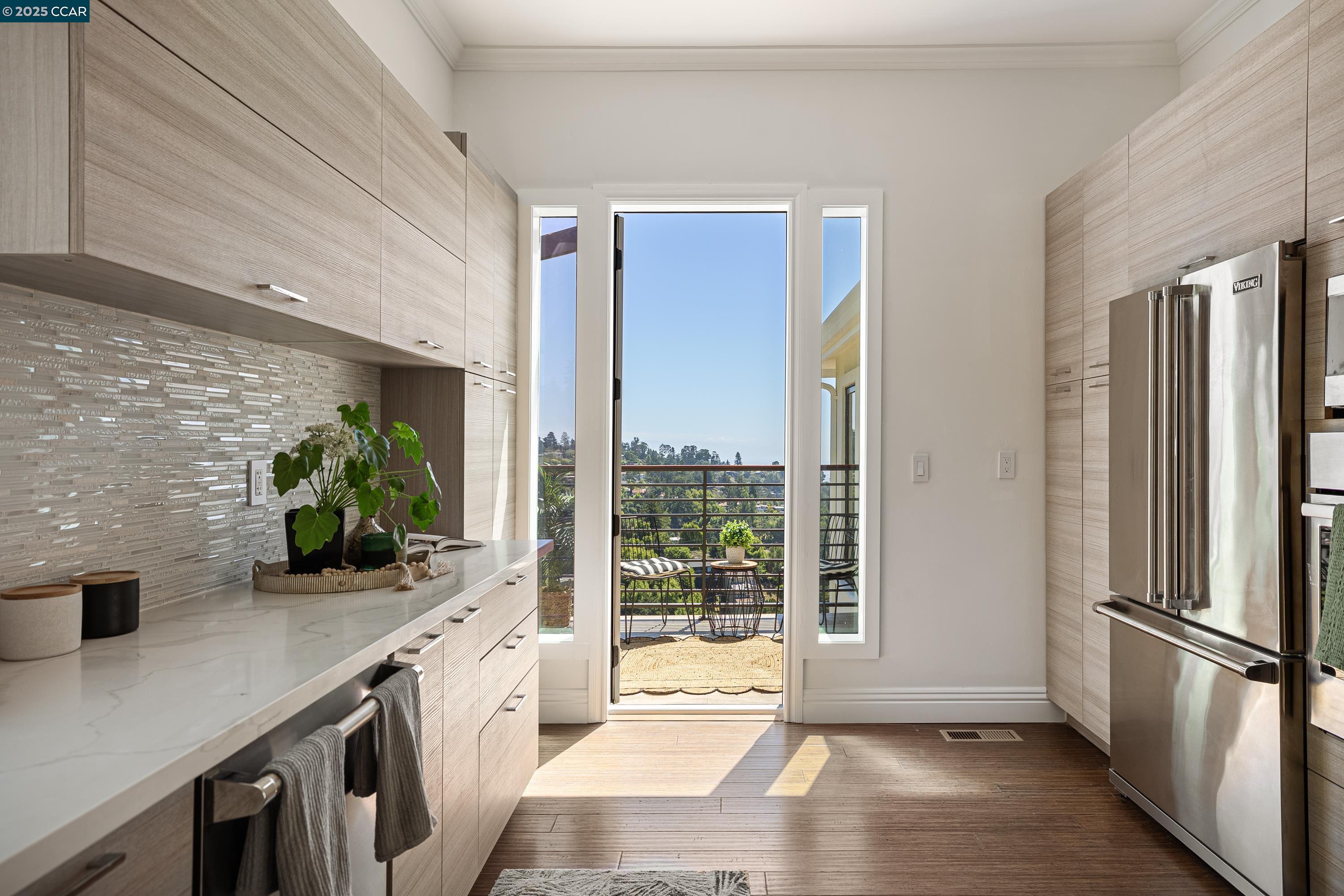 Detail Gallery Image 34 of 55 For 6979 Elverton Dr, Oakland,  CA 94611 - 5 Beds | 5/1 Baths