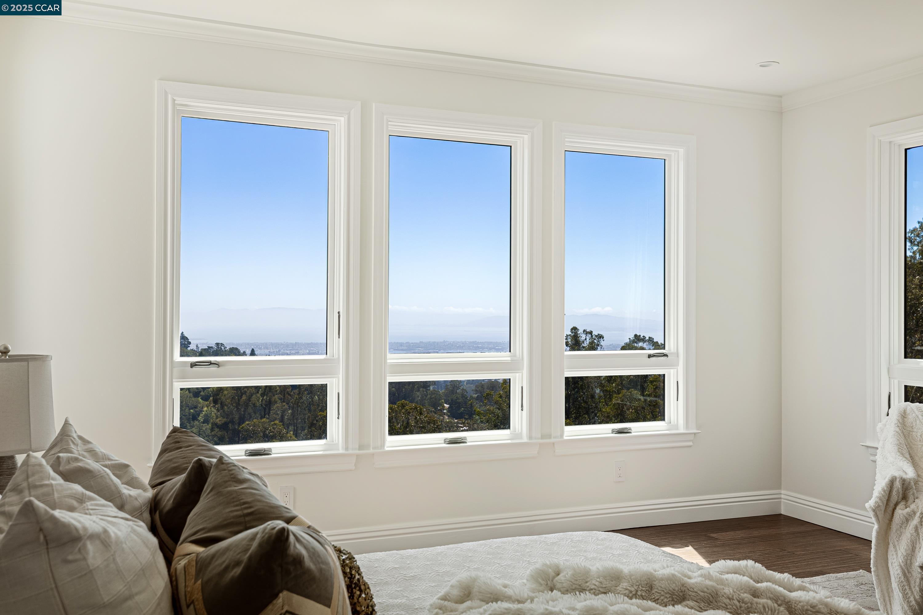 Detail Gallery Image 40 of 55 For 6979 Elverton Dr, Oakland,  CA 94611 - 5 Beds | 5/1 Baths