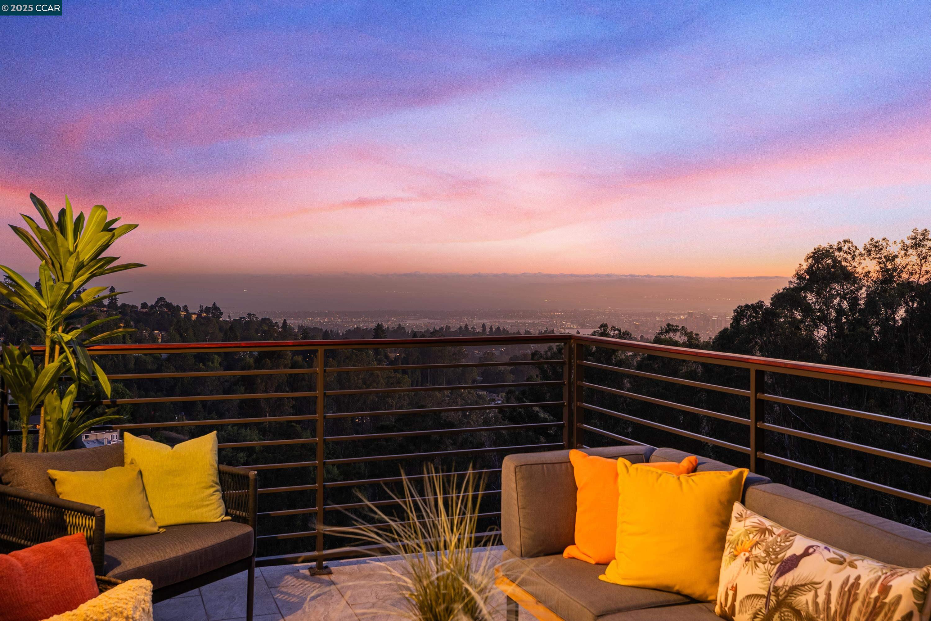 Detail Gallery Image 8 of 55 For 6979 Elverton Dr, Oakland,  CA 94611 - 5 Beds | 5/1 Baths