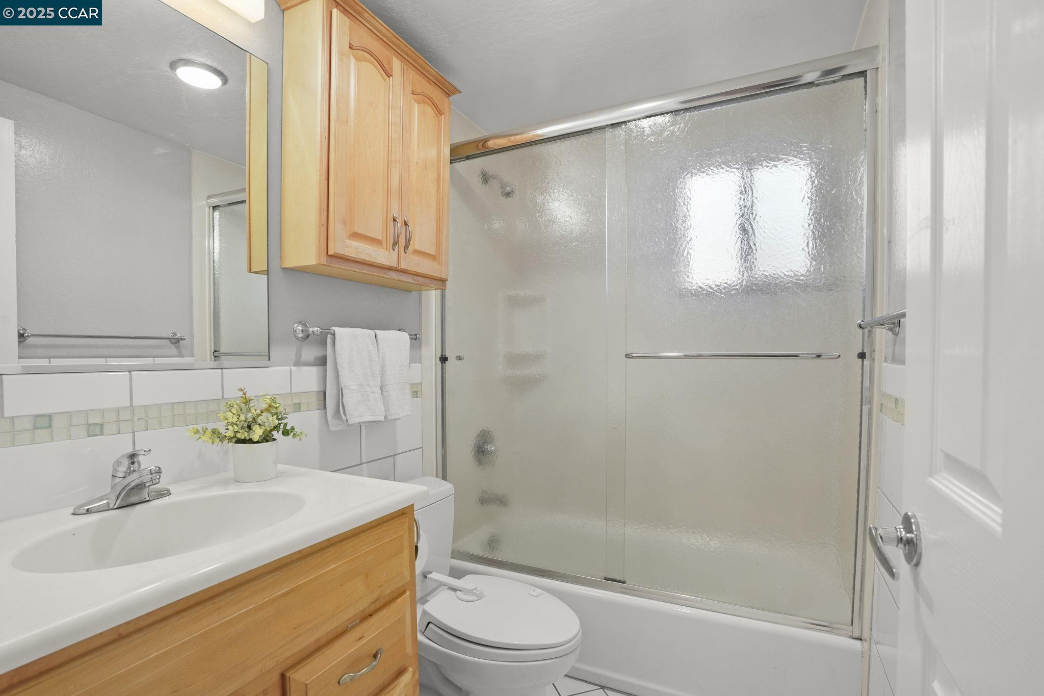 Detail Gallery Image 19 of 28 For 3337 Esperanza Dr, Concord,  CA 94519 - 3 Beds | 2 Baths
