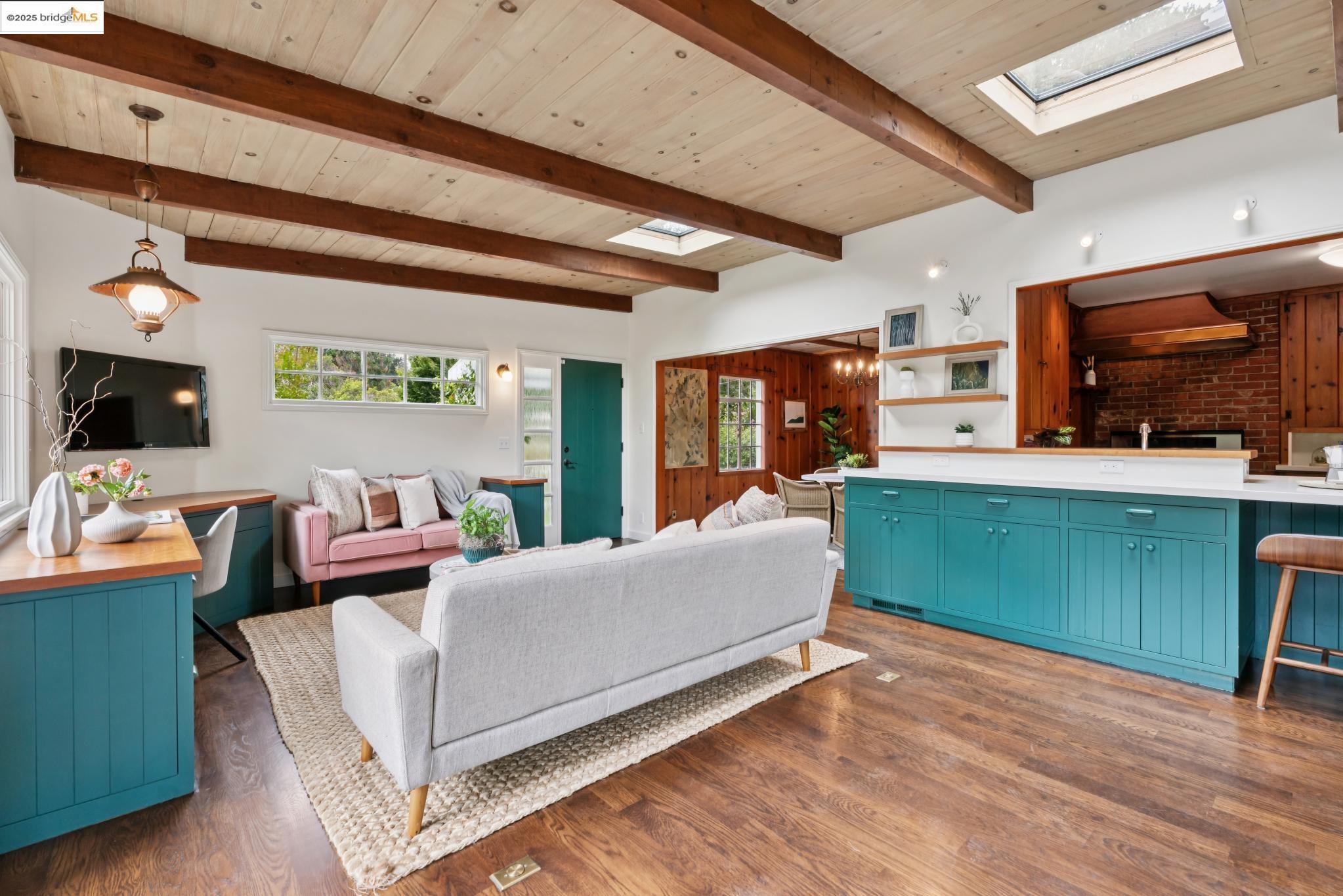 Detail Gallery Image 14 of 55 For 5550 Snake Road, Oakland,  CA 94611-2909 - 2 Beds | 2 Baths