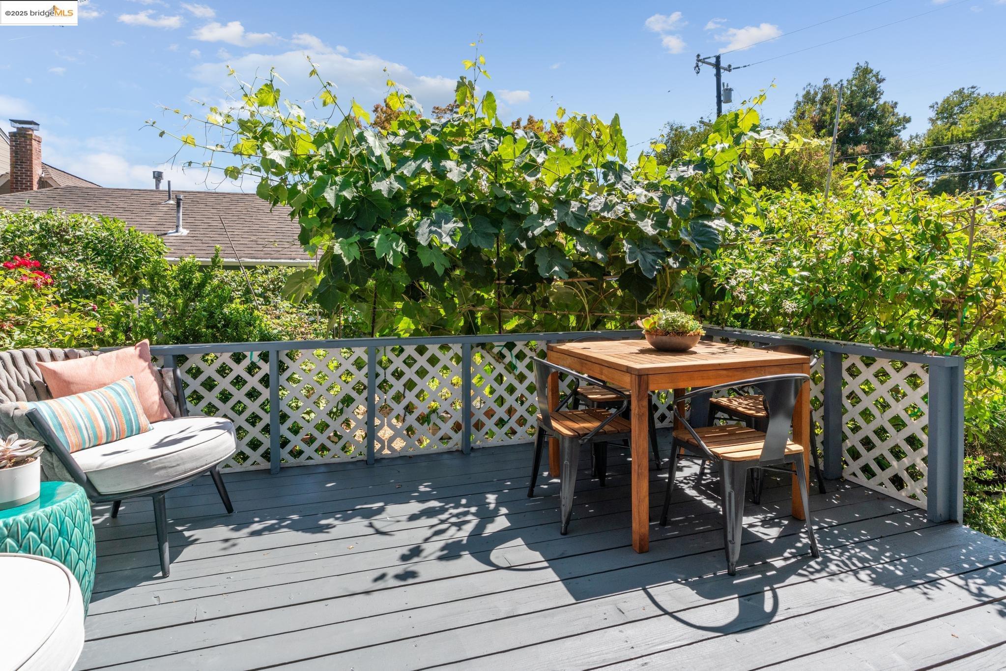 Detail Gallery Image 20 of 55 For 5550 Snake Road, Oakland,  CA 94611-2909 - 2 Beds | 2 Baths