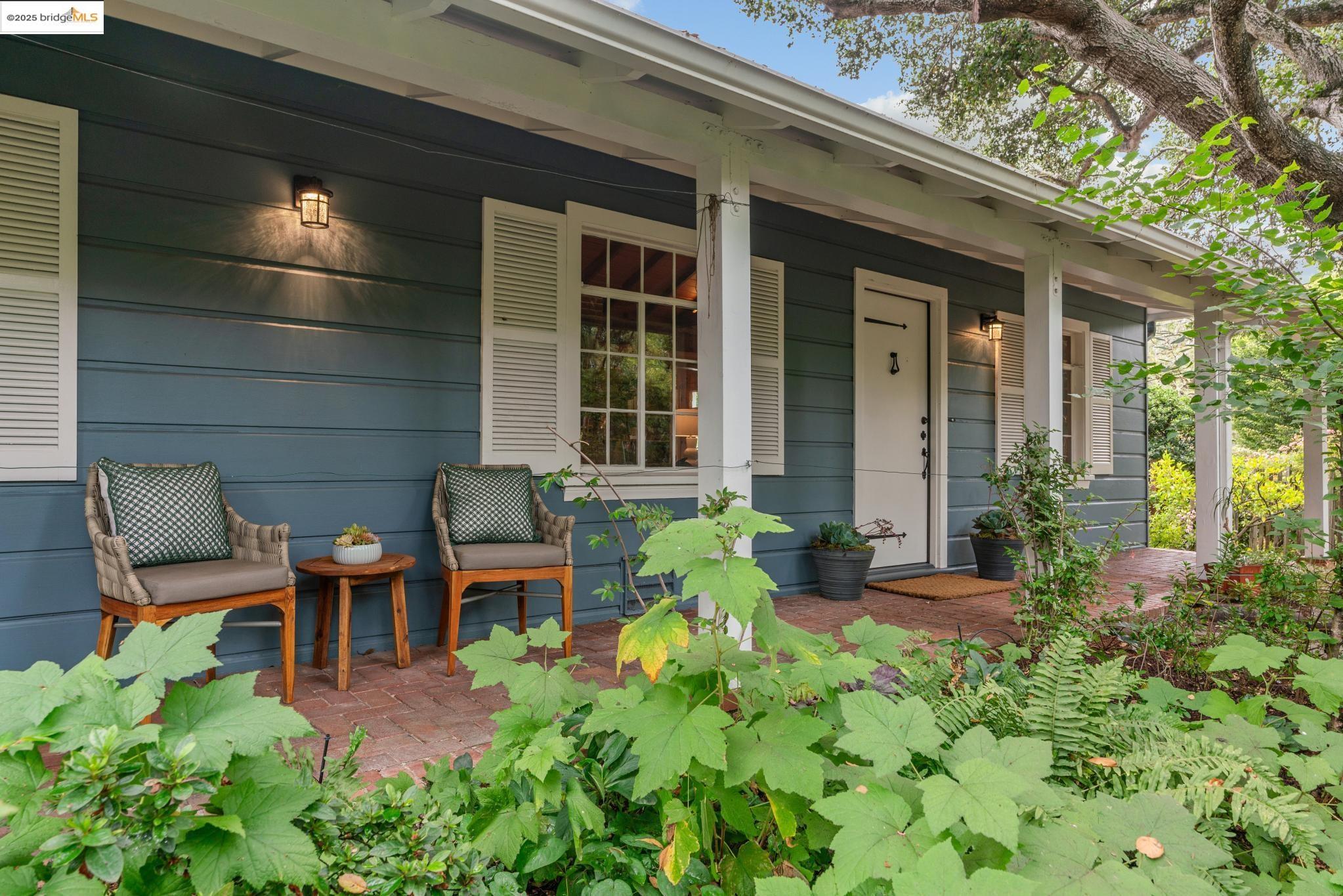 Detail Gallery Image 3 of 55 For 5550 Snake Road, Oakland,  CA 94611-2909 - 2 Beds | 2 Baths