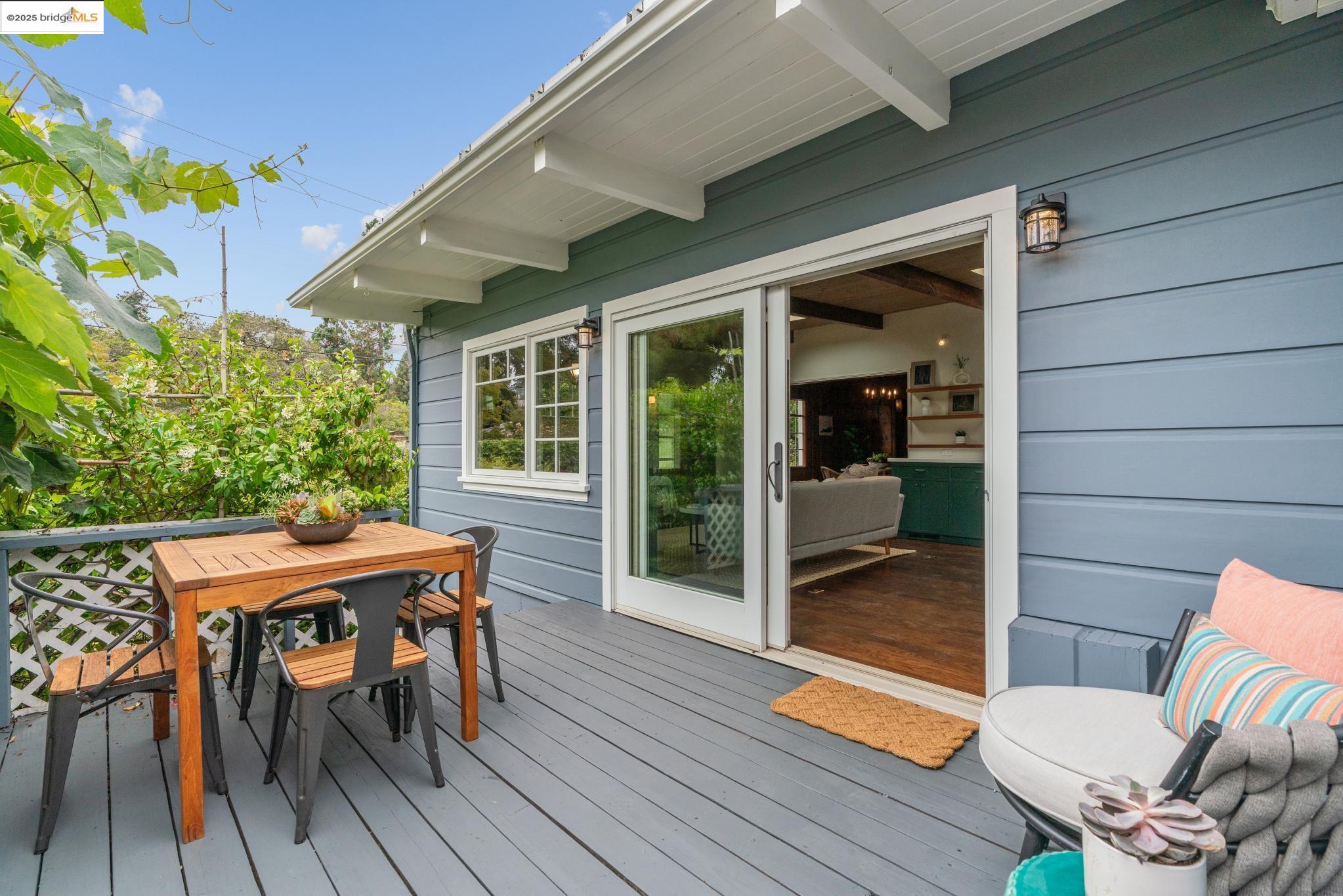 Detail Gallery Image 22 of 55 For 5550 Snake Road, Oakland,  CA 94611-2909 - 2 Beds | 2 Baths