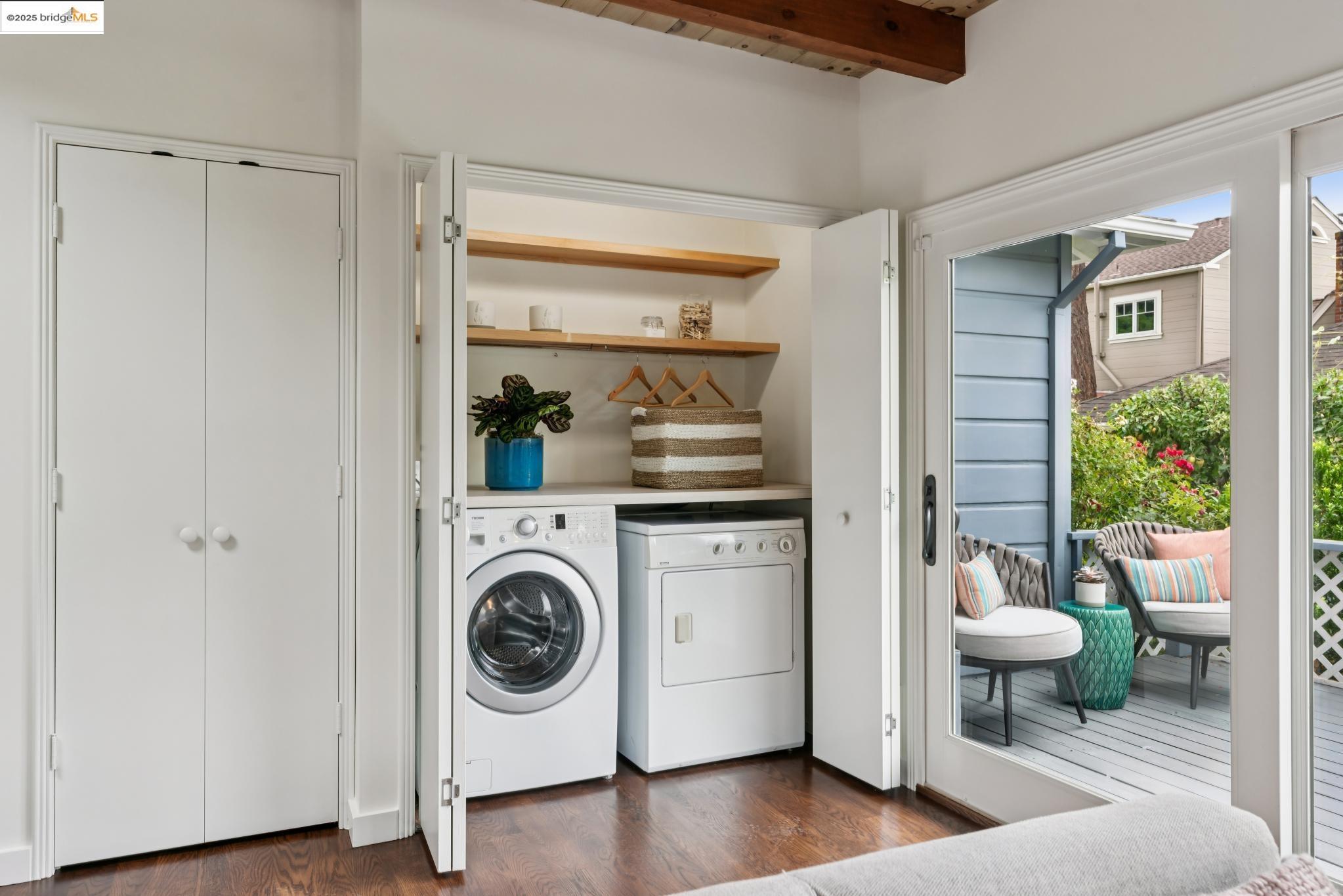 Detail Gallery Image 23 of 55 For 5550 Snake Road, Oakland,  CA 94611-2909 - 2 Beds | 2 Baths