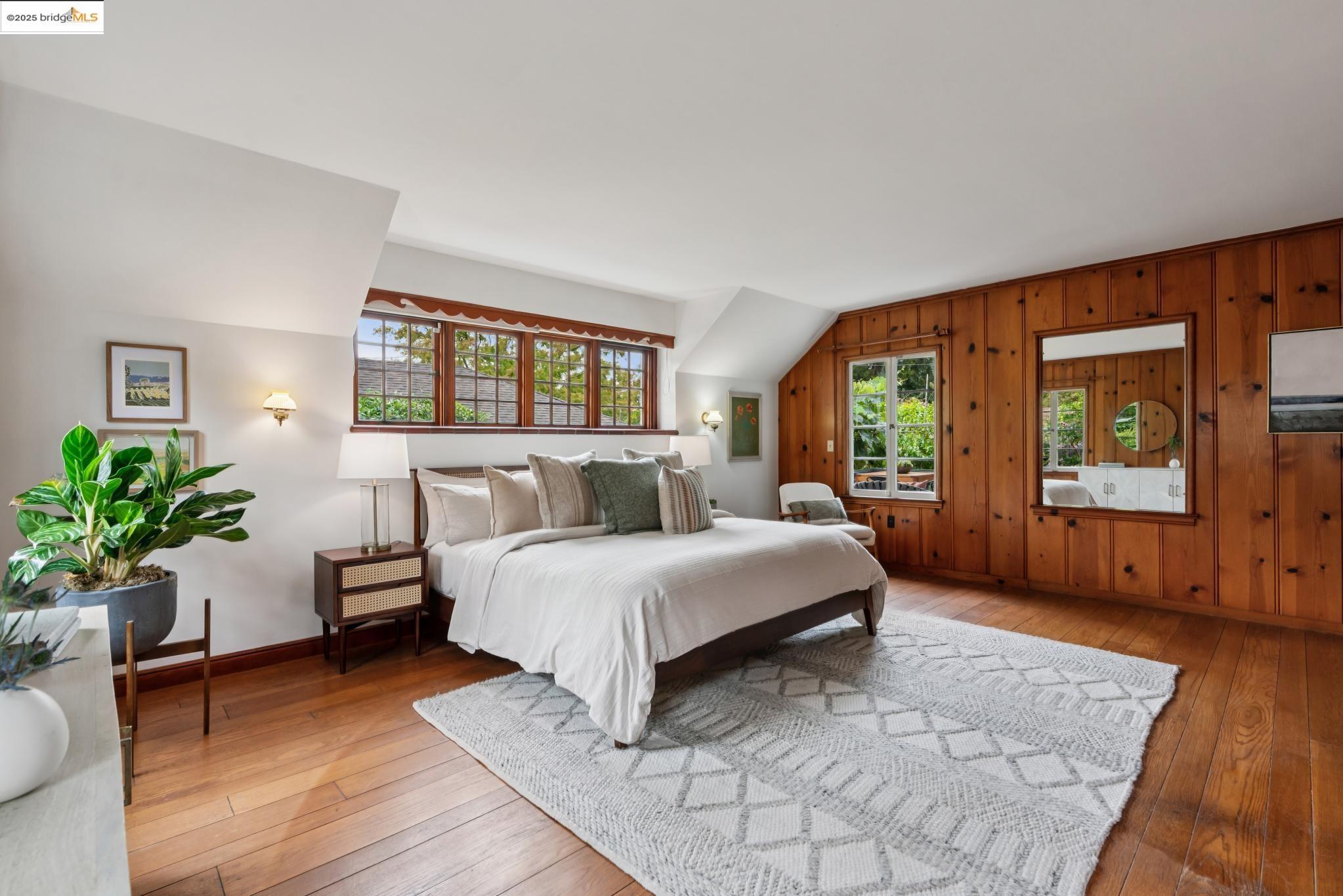 Detail Gallery Image 25 of 55 For 5550 Snake Road, Oakland,  CA 94611-2909 - 2 Beds | 2 Baths