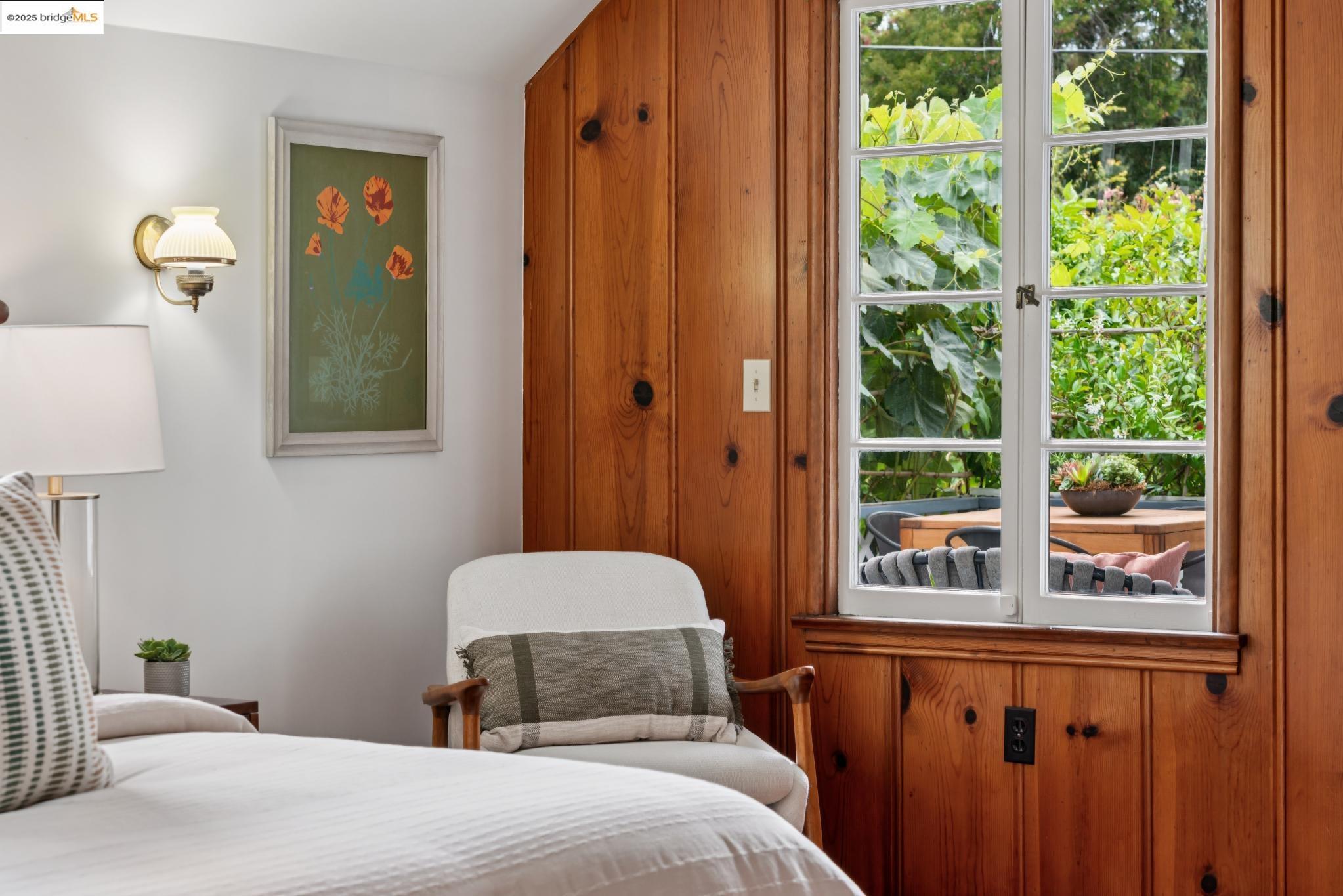 Detail Gallery Image 26 of 55 For 5550 Snake Road, Oakland,  CA 94611-2909 - 2 Beds | 2 Baths
