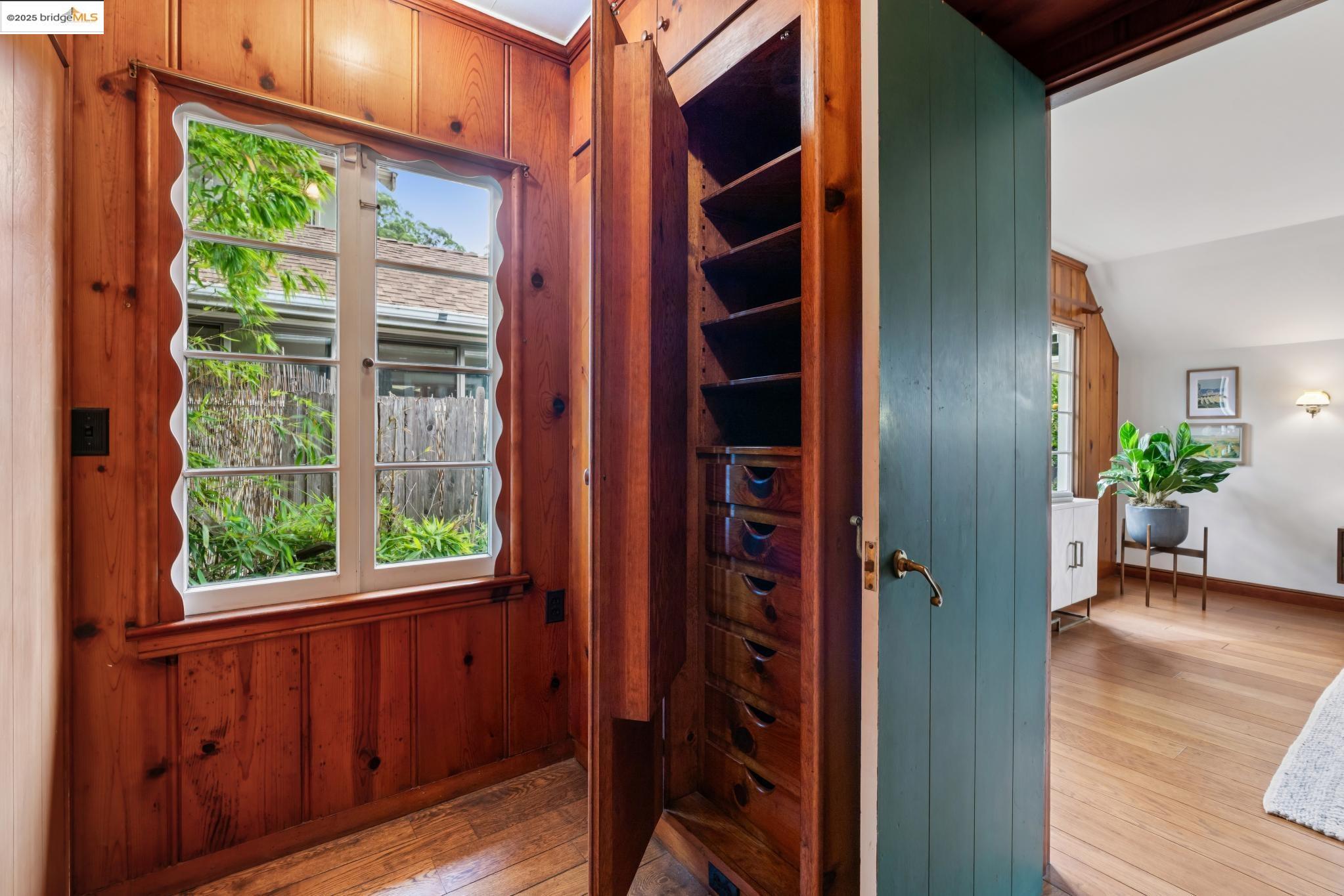 Detail Gallery Image 29 of 55 For 5550 Snake Road, Oakland,  CA 94611-2909 - 2 Beds | 2 Baths