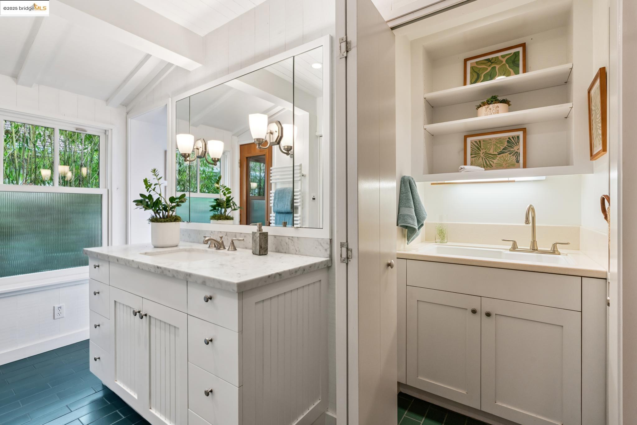 Detail Gallery Image 30 of 55 For 5550 Snake Road, Oakland,  CA 94611-2909 - 2 Beds | 2 Baths