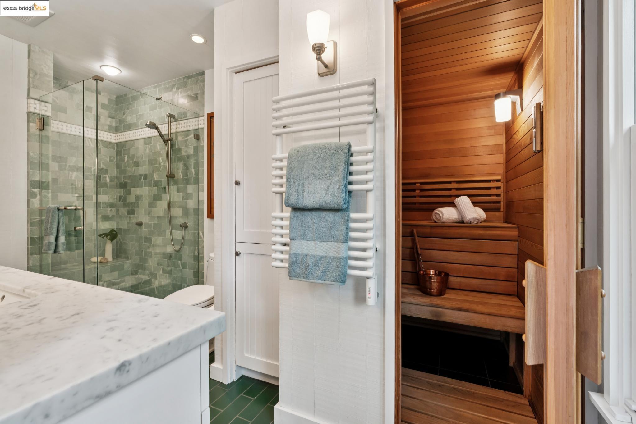 Detail Gallery Image 31 of 55 For 5550 Snake Road, Oakland,  CA 94611-2909 - 2 Beds | 2 Baths