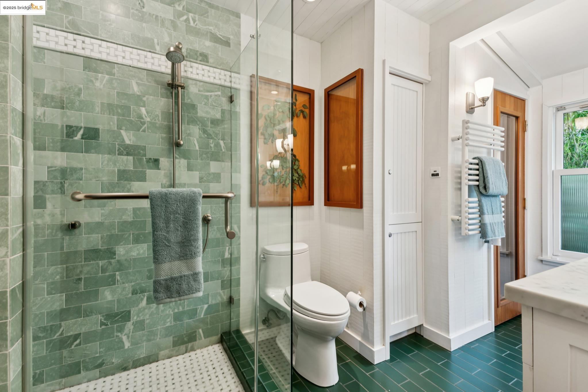 Detail Gallery Image 32 of 55 For 5550 Snake Road, Oakland,  CA 94611-2909 - 2 Beds | 2 Baths