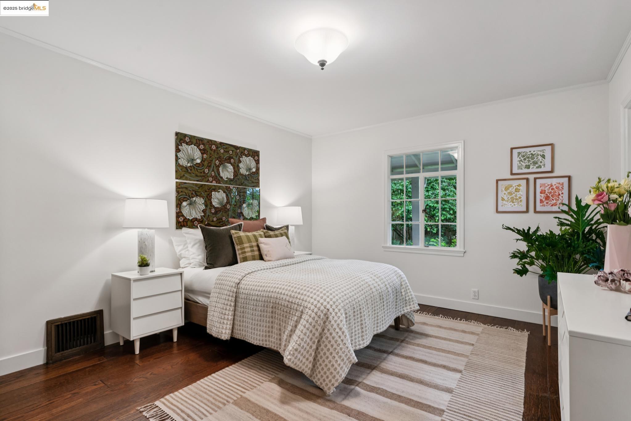 Detail Gallery Image 33 of 55 For 5550 Snake Road, Oakland,  CA 94611-2909 - 2 Beds | 2 Baths