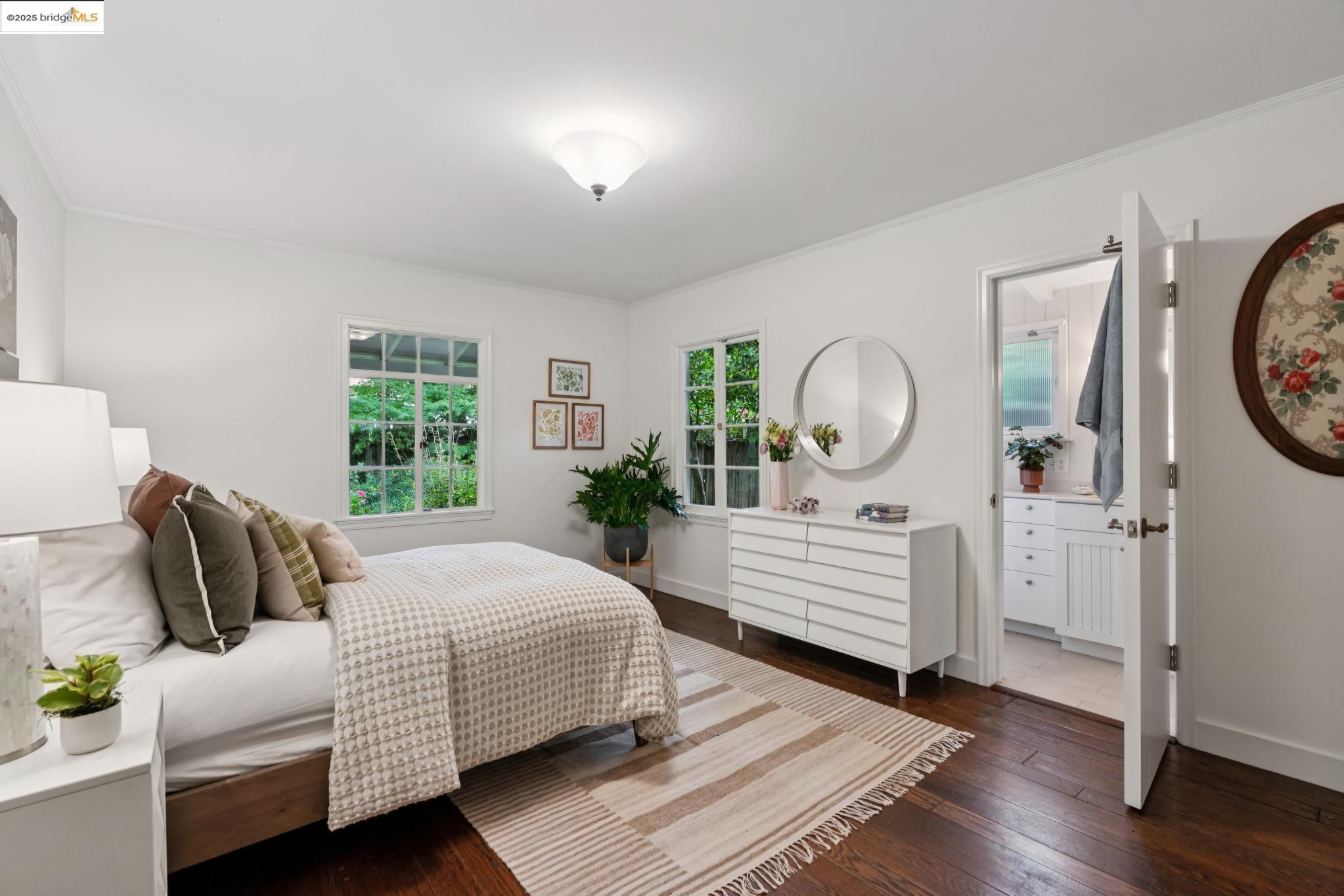 Detail Gallery Image 34 of 55 For 5550 Snake Road, Oakland,  CA 94611-2909 - 2 Beds | 2 Baths