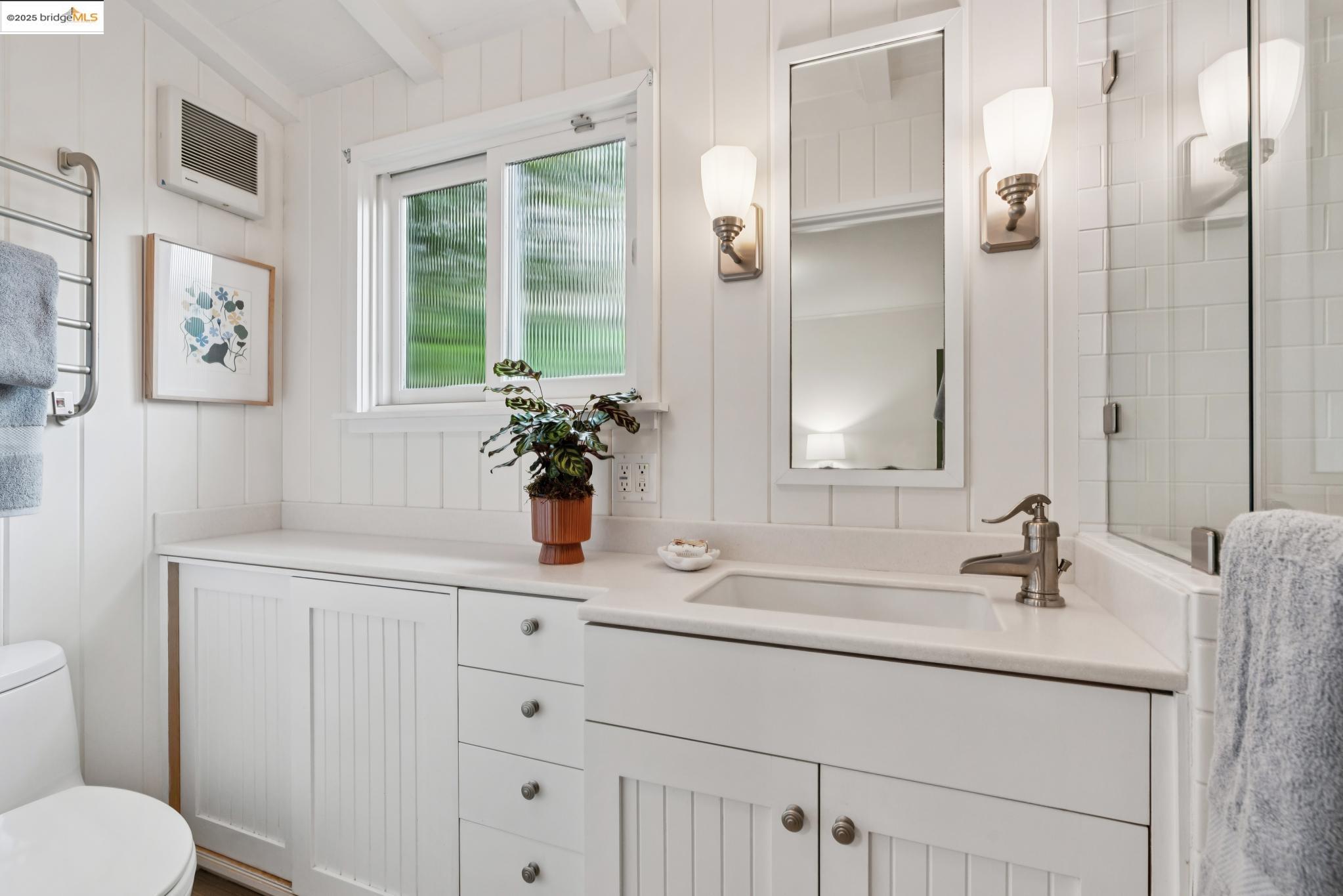 Detail Gallery Image 35 of 55 For 5550 Snake Road, Oakland,  CA 94611-2909 - 2 Beds | 2 Baths