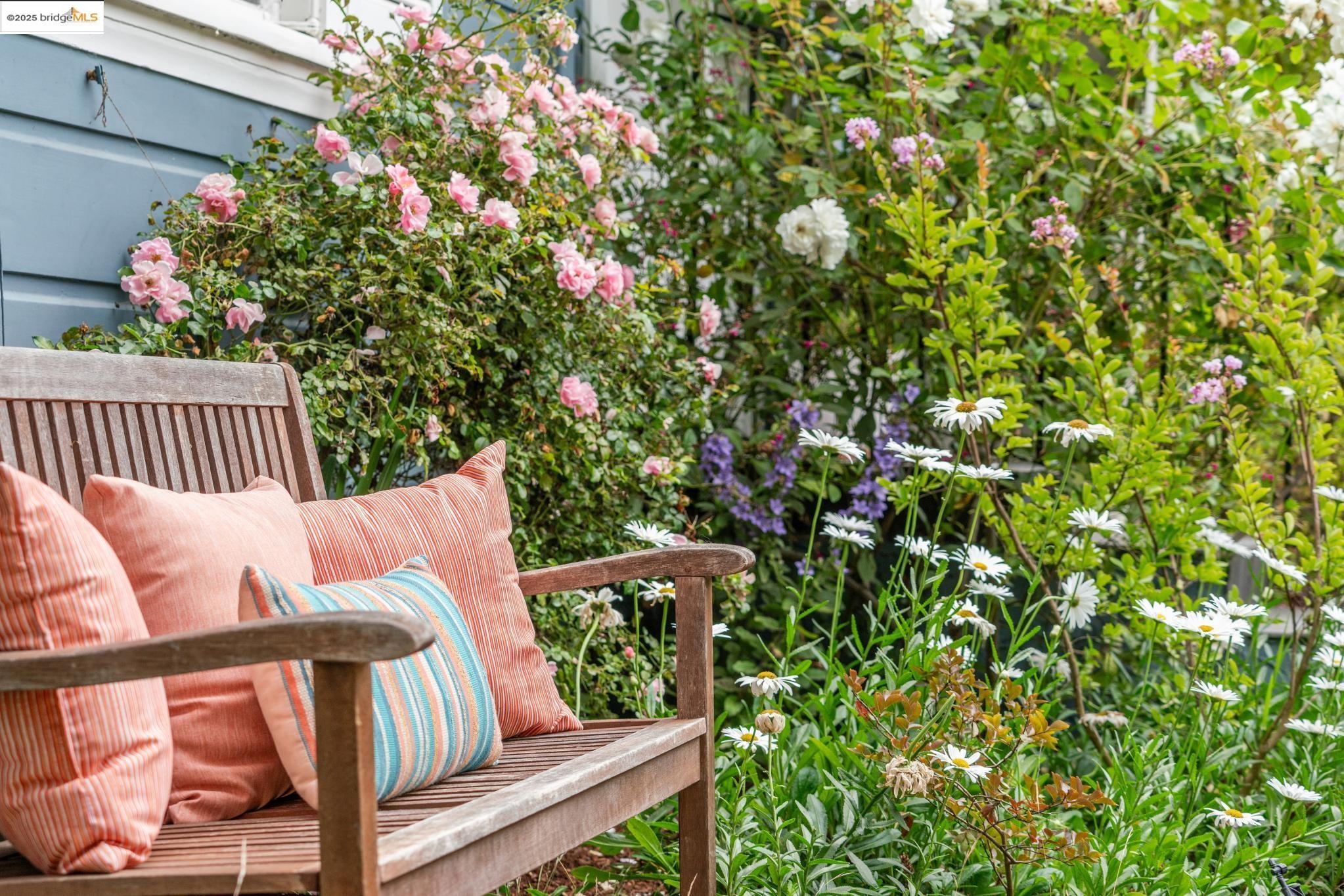 Detail Gallery Image 39 of 55 For 5550 Snake Road, Oakland,  CA 94611-2909 - 2 Beds | 2 Baths