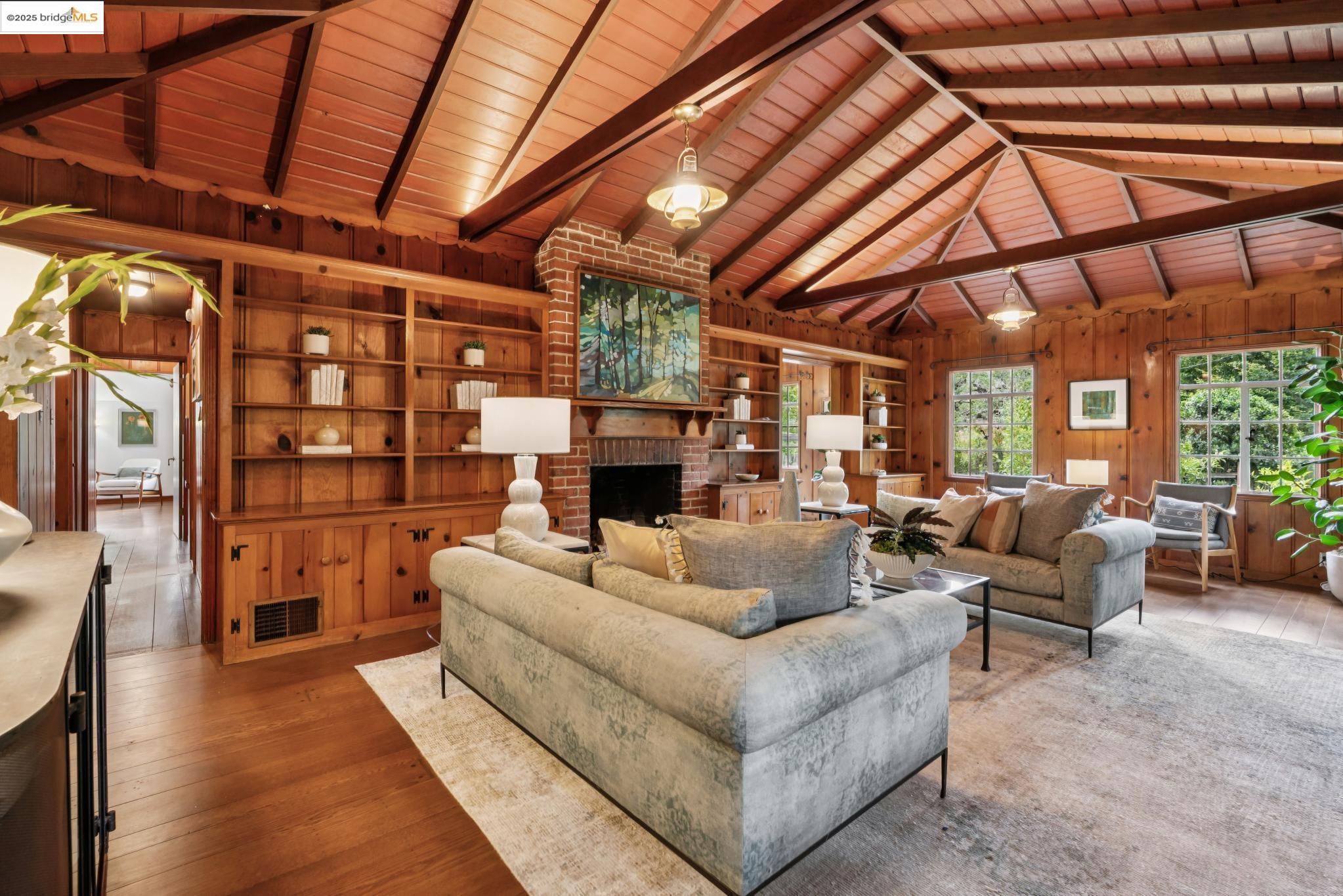 Detail Gallery Image 5 of 55 For 5550 Snake Road, Oakland,  CA 94611-2909 - 2 Beds | 2 Baths