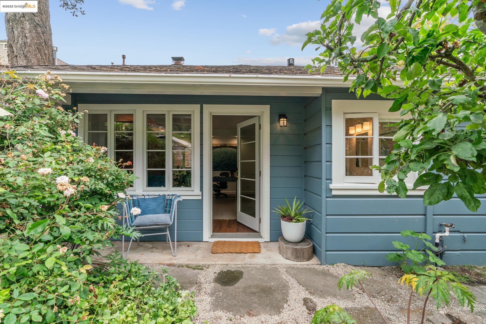 Detail Gallery Image 45 of 55 For 5550 Snake Road, Oakland,  CA 94611-2909 - 2 Beds | 2 Baths