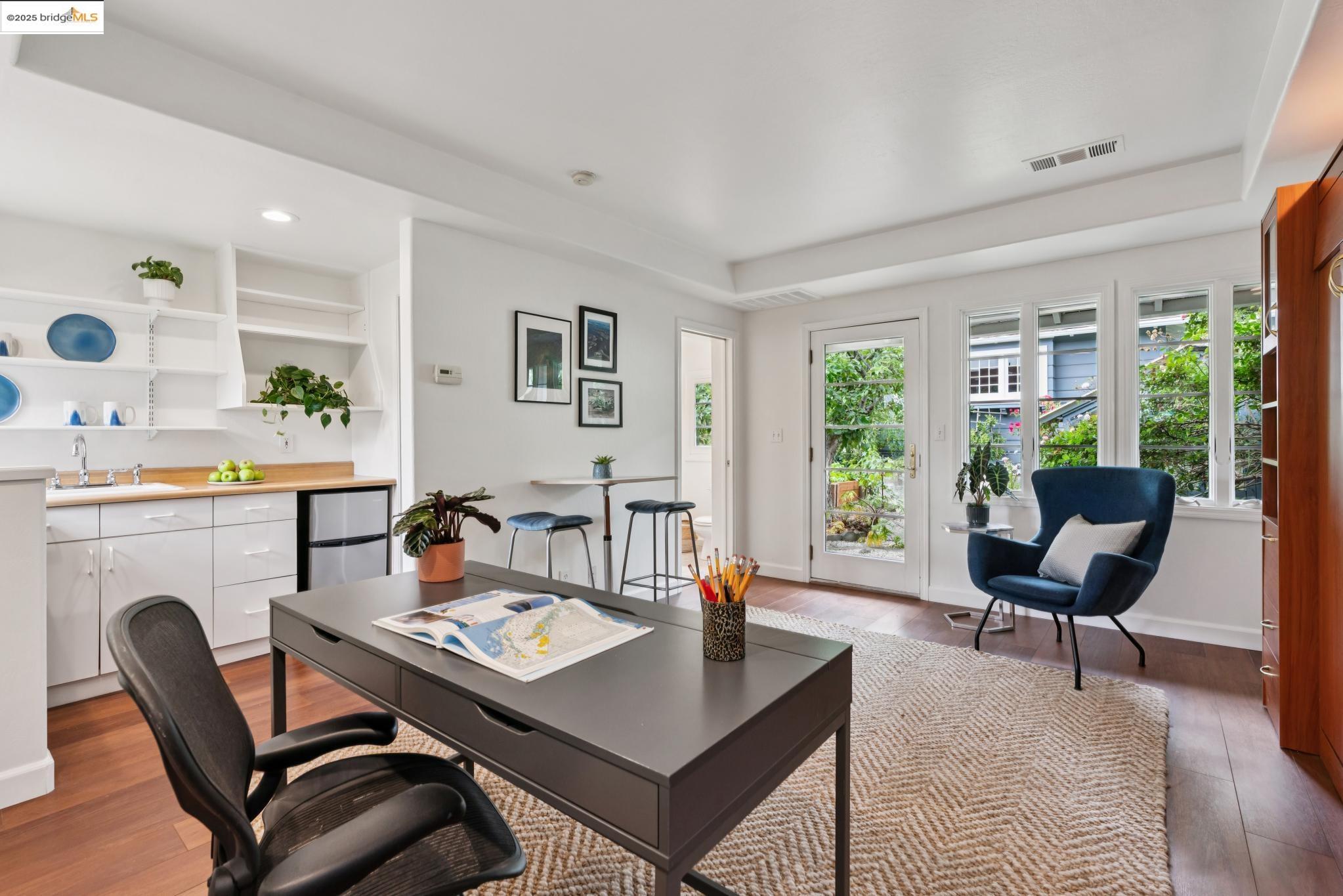 Detail Gallery Image 46 of 55 For 5550 Snake Road, Oakland,  CA 94611-2909 - 2 Beds | 2 Baths