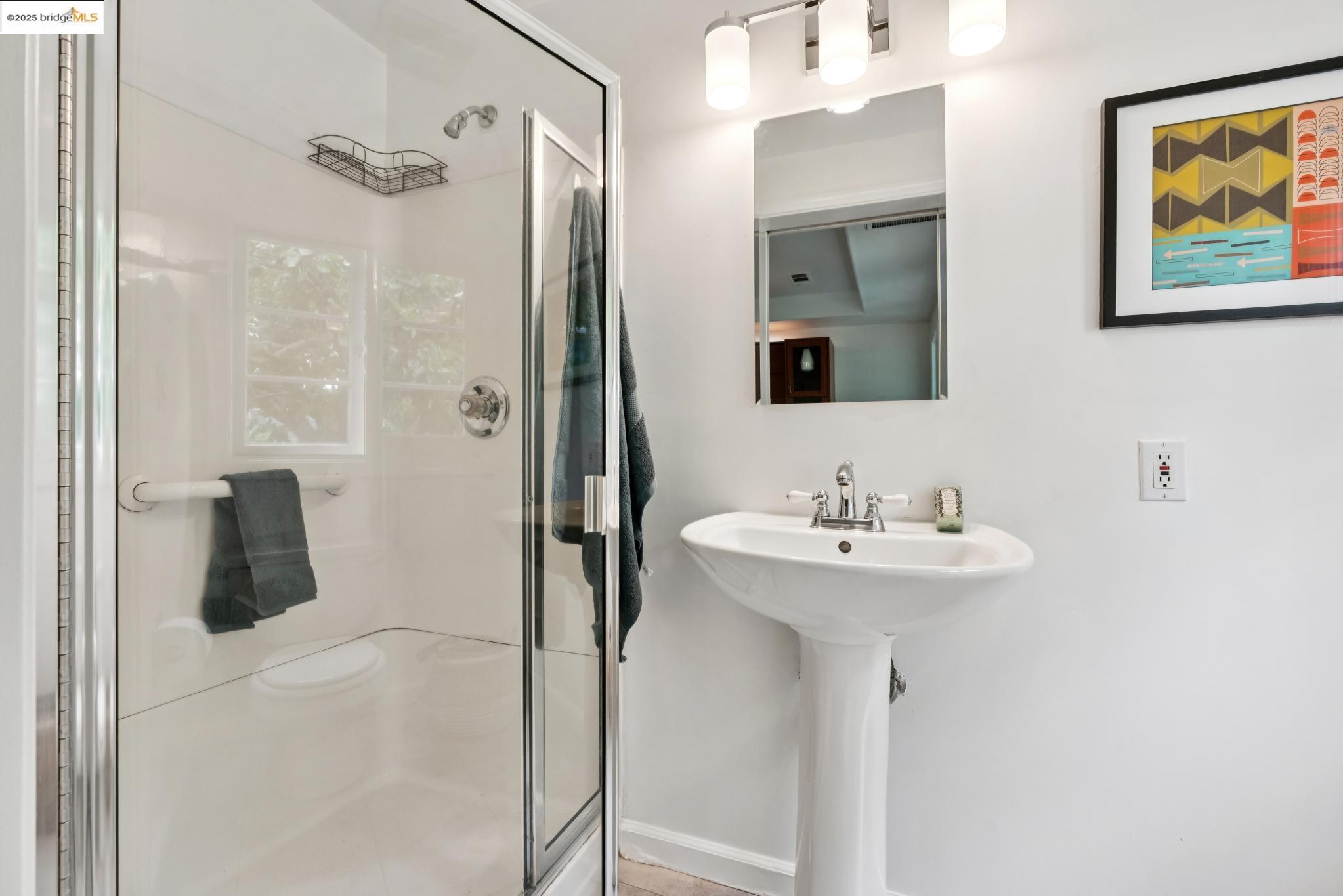 Detail Gallery Image 49 of 55 For 5550 Snake Road, Oakland,  CA 94611-2909 - 2 Beds | 2 Baths