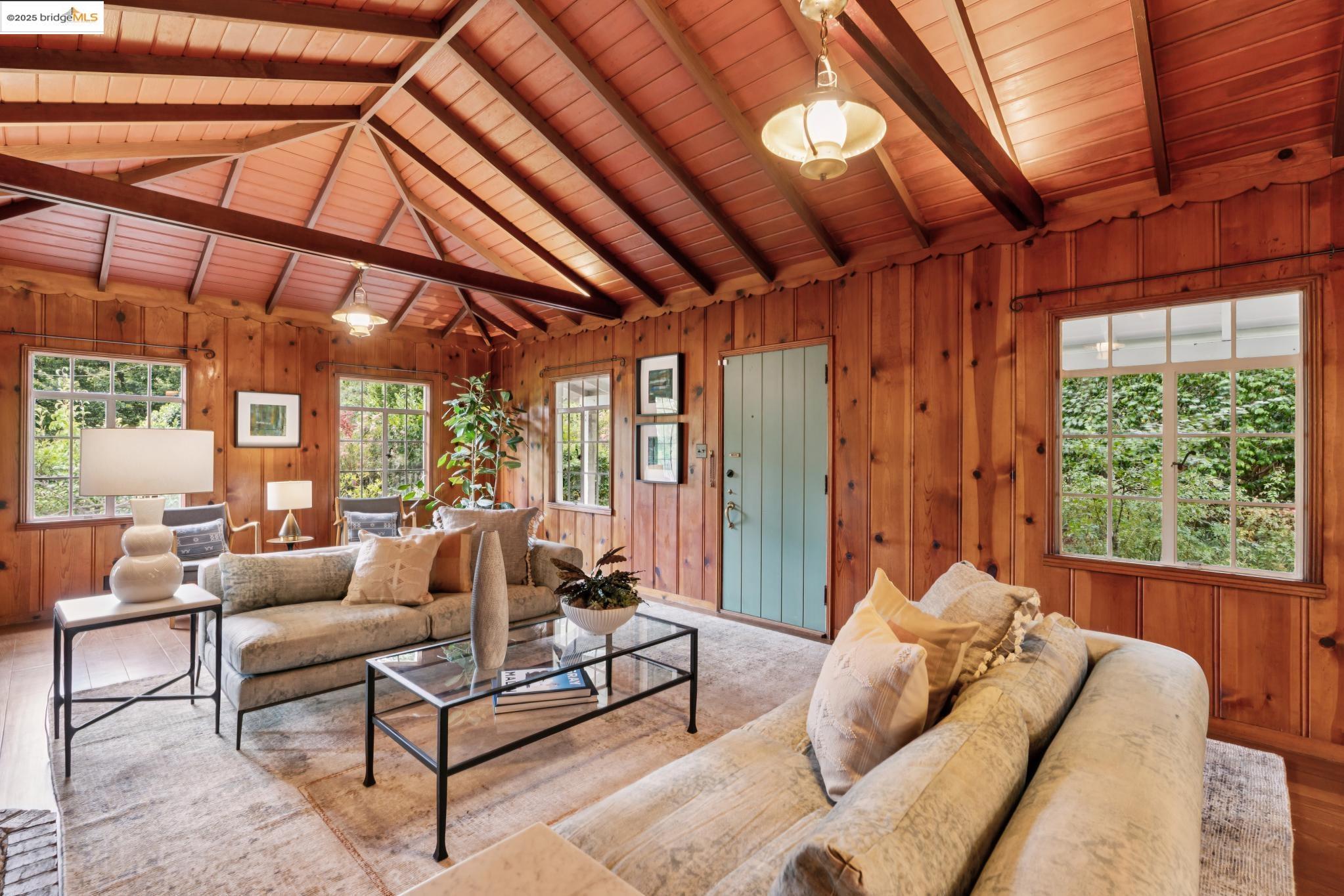 Detail Gallery Image 6 of 55 For 5550 Snake Road, Oakland,  CA 94611-2909 - 2 Beds | 2 Baths