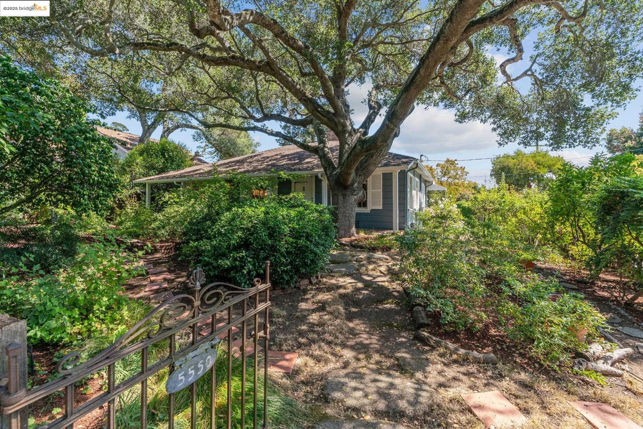 Detail Gallery Image 53 of 55 For 5550 Snake Road, Oakland,  CA 94611-2909 - 2 Beds | 2 Baths