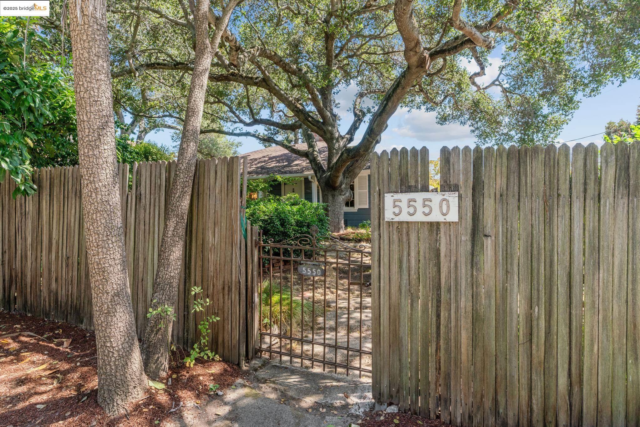 Detail Gallery Image 54 of 55 For 5550 Snake Road, Oakland,  CA 94611-2909 - 2 Beds | 2 Baths