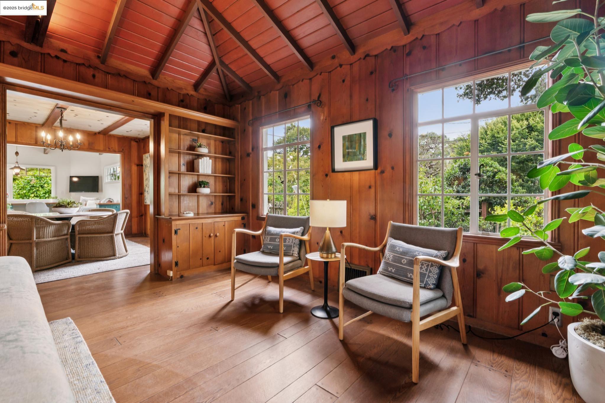 Detail Gallery Image 8 of 55 For 5550 Snake Road, Oakland,  CA 94611-2909 - 2 Beds | 2 Baths