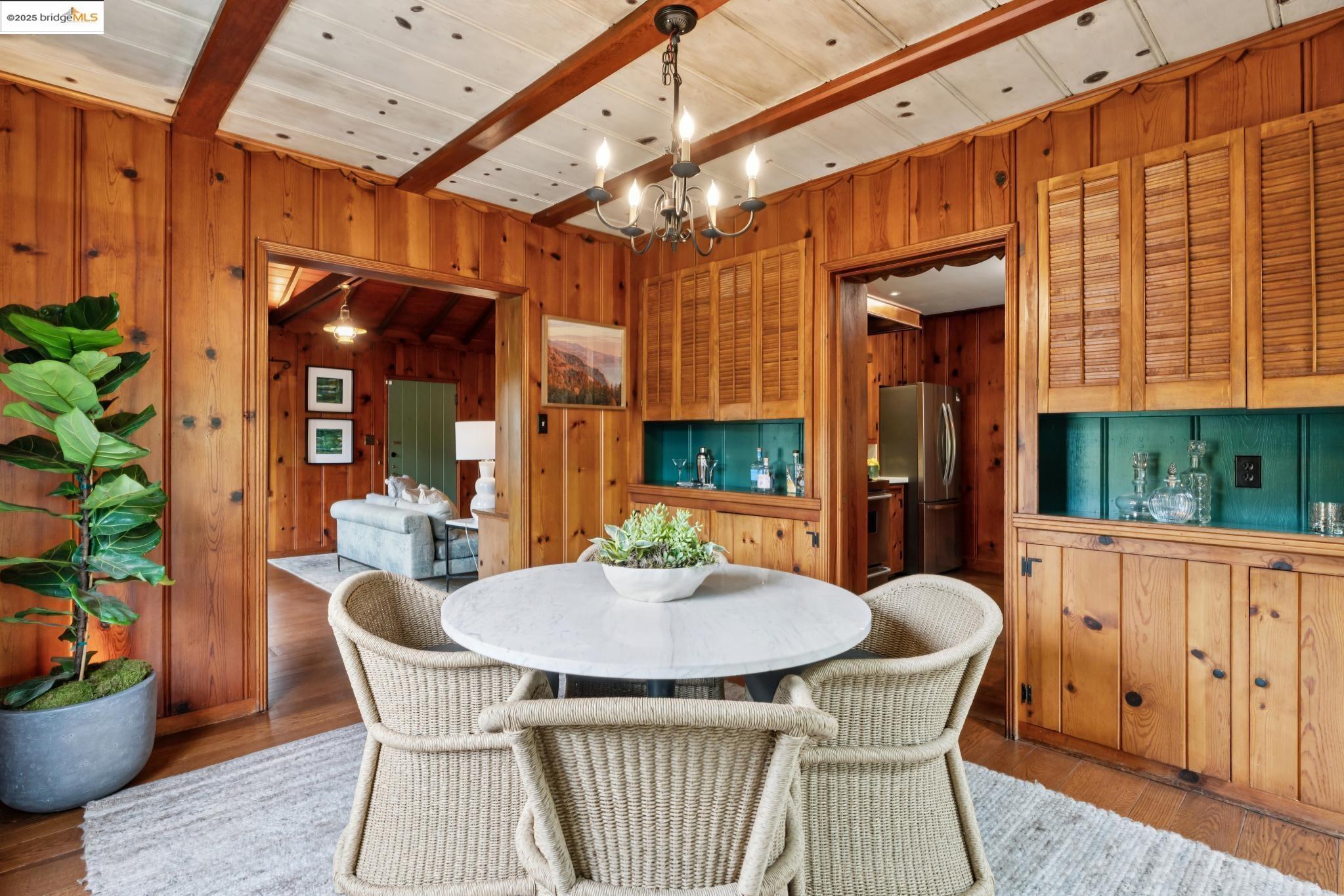 Detail Gallery Image 9 of 55 For 5550 Snake Road, Oakland,  CA 94611-2909 - 2 Beds | 2 Baths