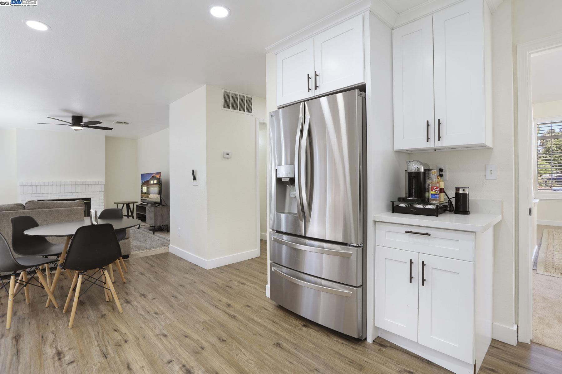 Detail Gallery Image 12 of 38 For 2883 Saint Martins Way, Tracy,  CA 95377 - 4 Beds | 2/1 Baths
