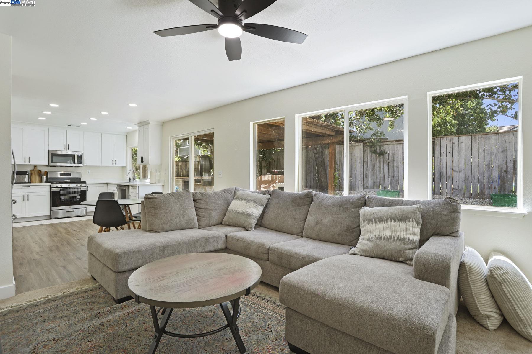 Detail Gallery Image 18 of 38 For 2883 Saint Martins Way, Tracy,  CA 95377 - 4 Beds | 2/1 Baths