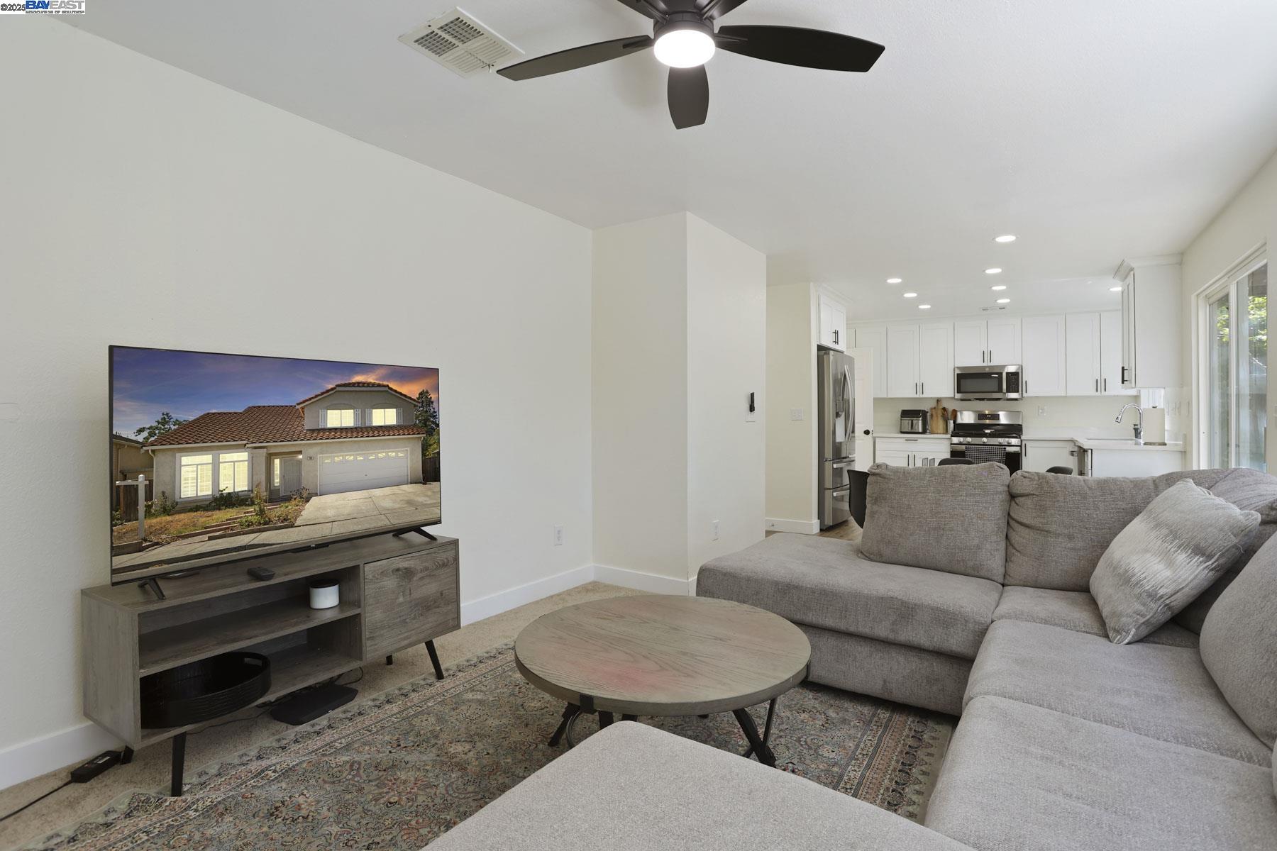 Detail Gallery Image 19 of 38 For 2883 Saint Martins Way, Tracy,  CA 95377 - 4 Beds | 2/1 Baths