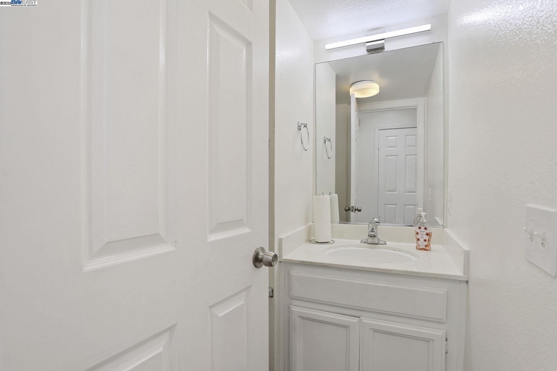 Detail Gallery Image 20 of 38 For 2883 Saint Martins Way, Tracy,  CA 95377 - 4 Beds | 2/1 Baths