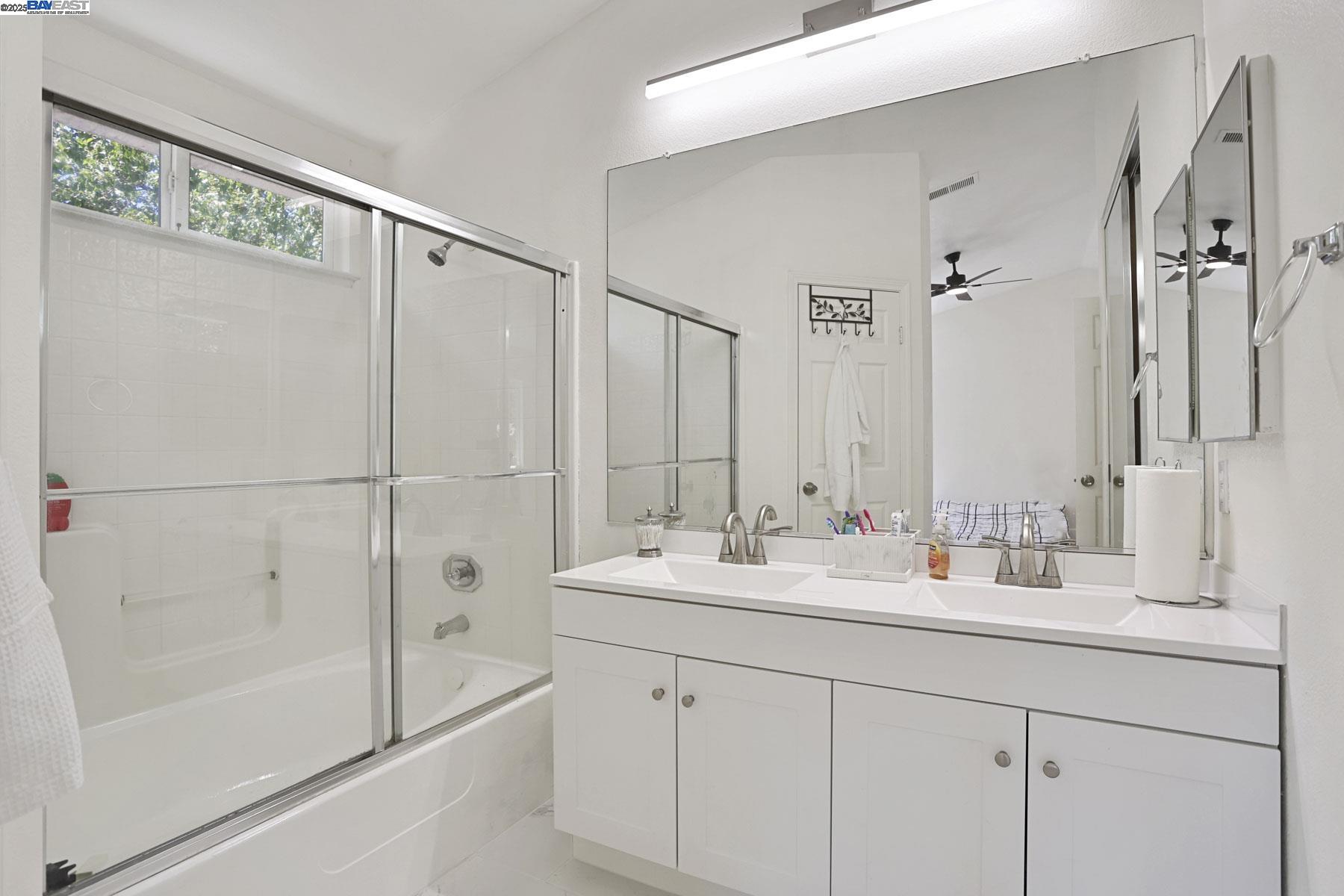 Detail Gallery Image 32 of 38 For 2883 Saint Martins Way, Tracy,  CA 95377 - 4 Beds | 2/1 Baths