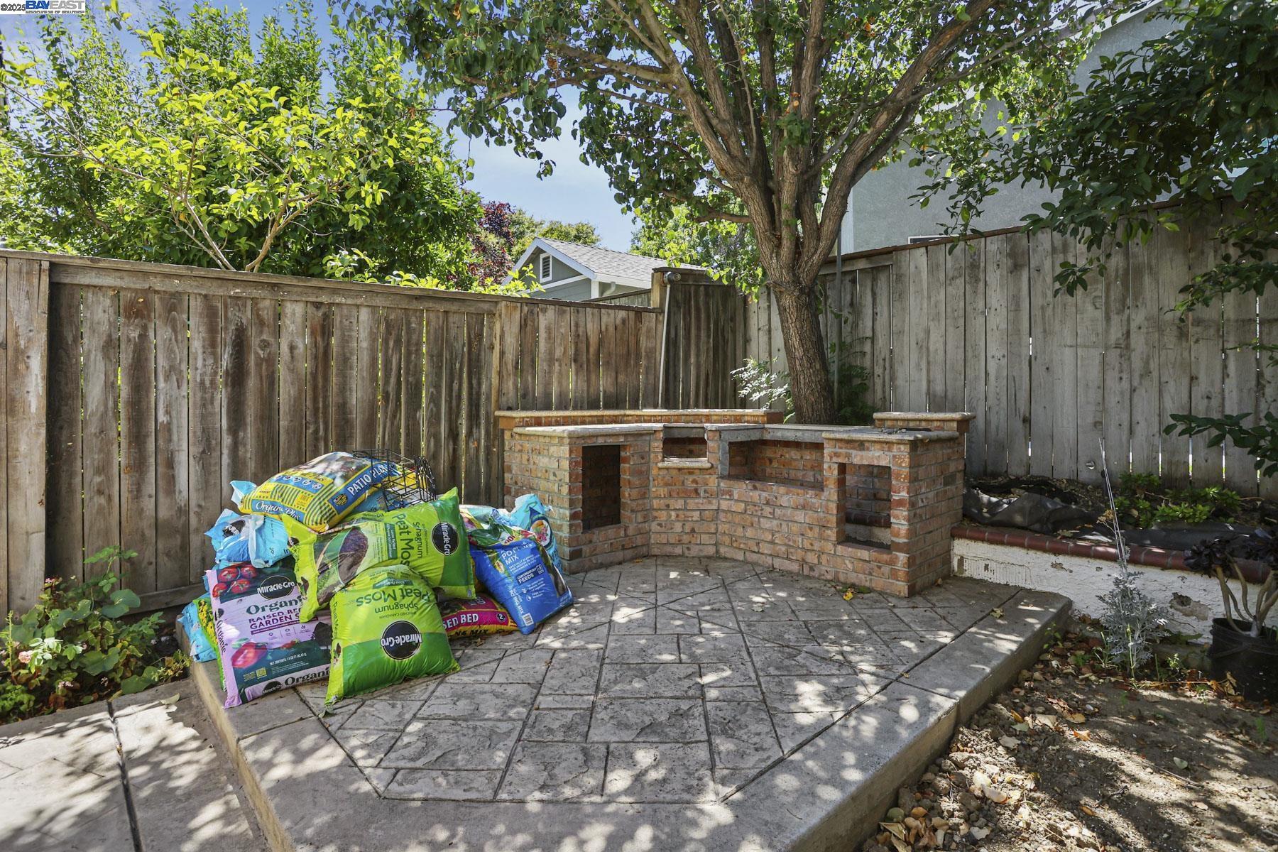 Detail Gallery Image 35 of 38 For 2883 Saint Martins Way, Tracy,  CA 95377 - 4 Beds | 2/1 Baths
