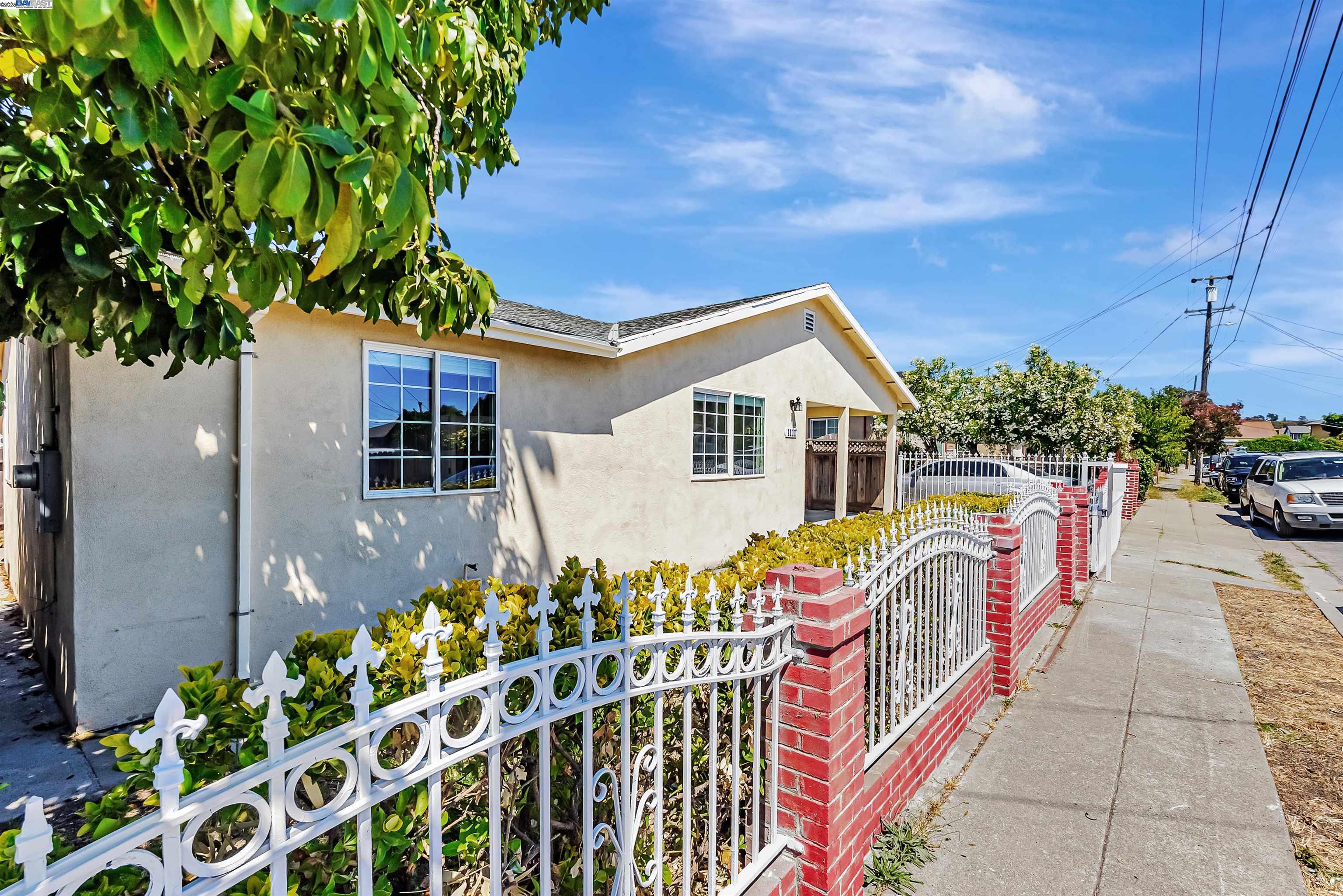 Detail Gallery Image 3 of 23 For 1111 Stonington Ave, San Pablo,  CA 94806 - 3 Beds | 2 Baths