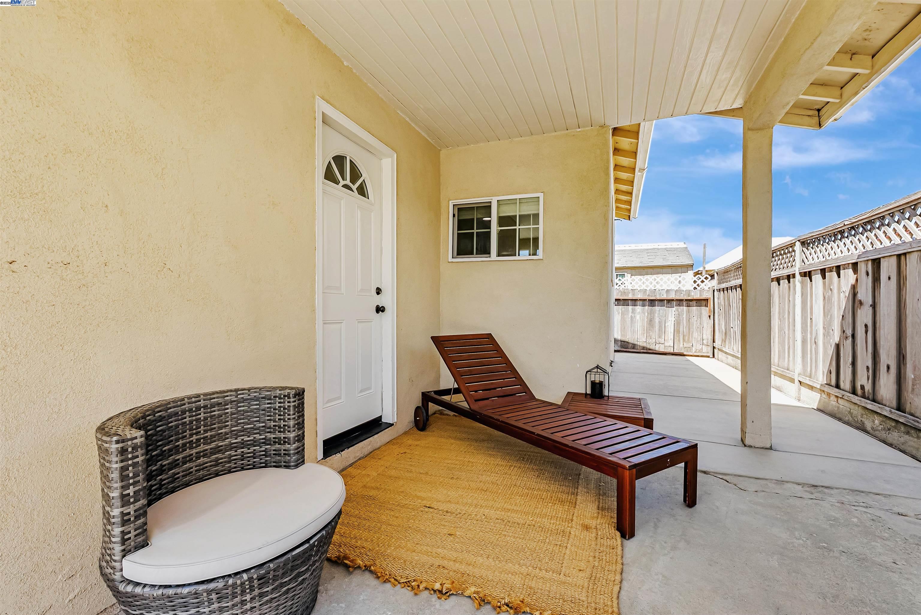 Detail Gallery Image 5 of 23 For 1111 Stonington Ave, San Pablo,  CA 94806 - 3 Beds | 2 Baths