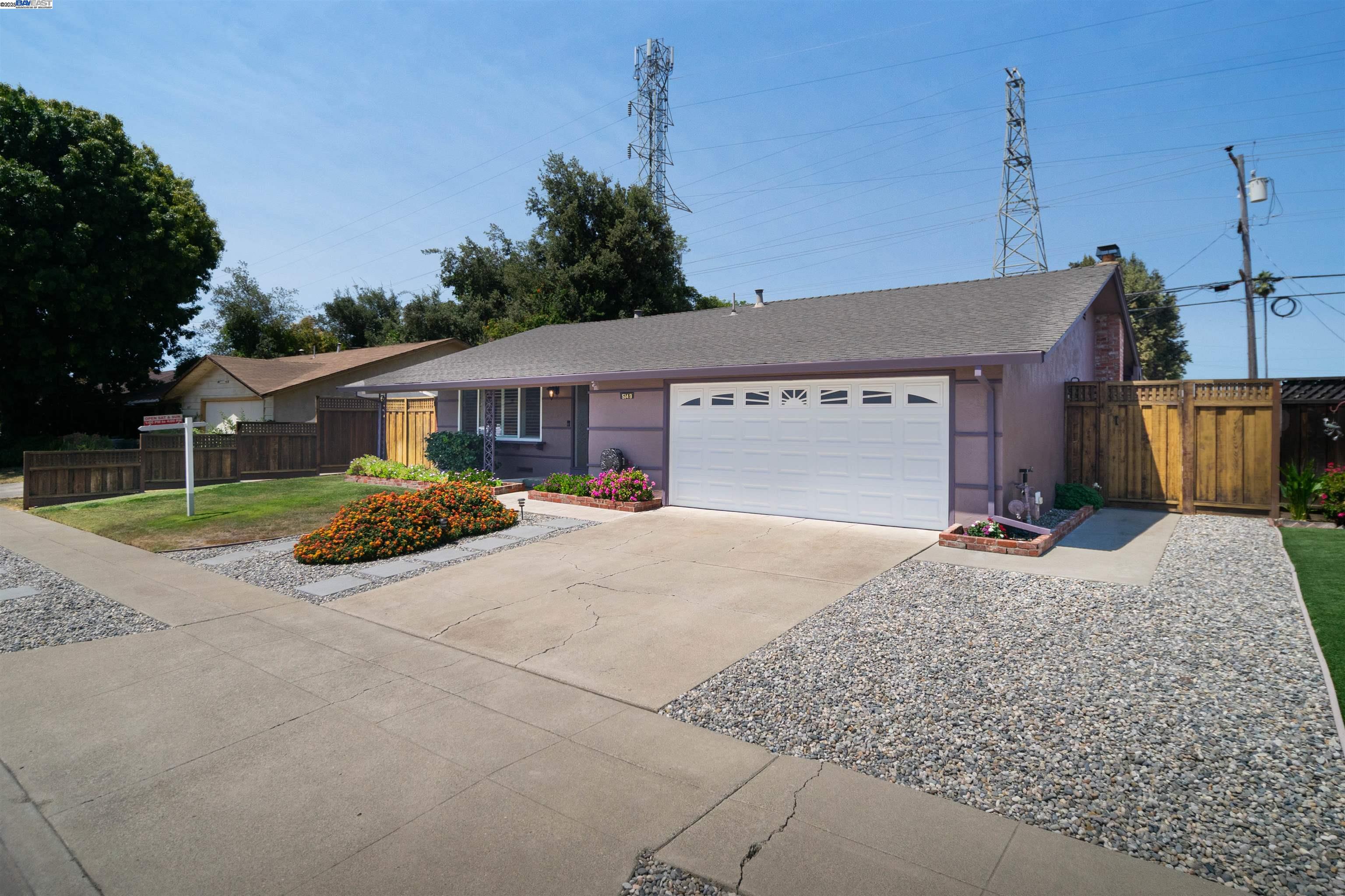 Detail Gallery Image 3 of 56 For 5149 Roycroft Way, Fremont,  CA 94538 - 4 Beds | 2 Baths