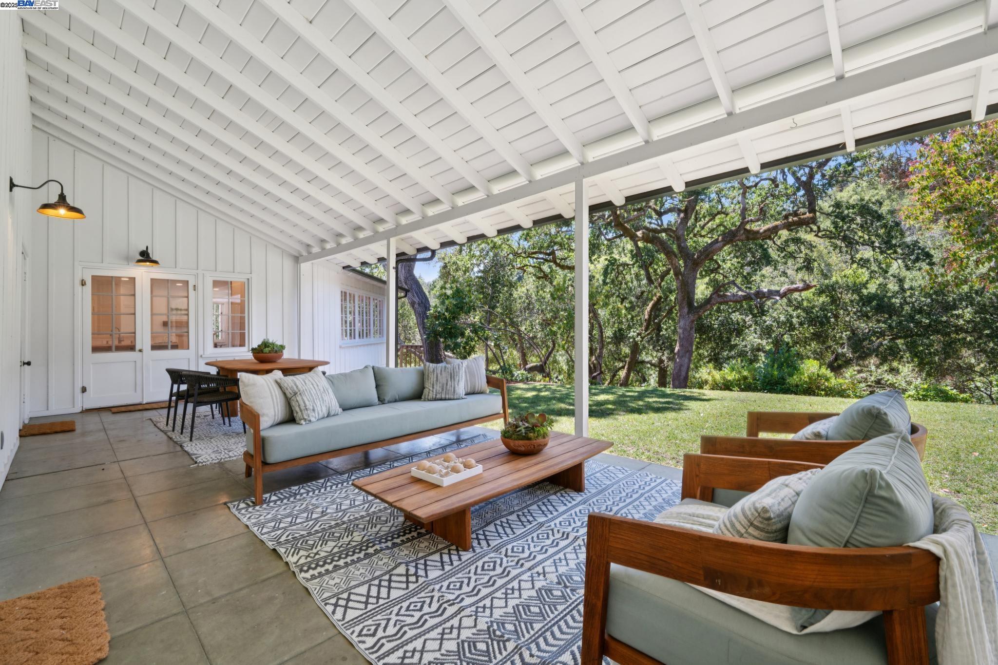Detail Gallery Image 15 of 60 For 11 Crane Court, Orinda,  CA 94563 - 5 Beds | 5/1 Baths