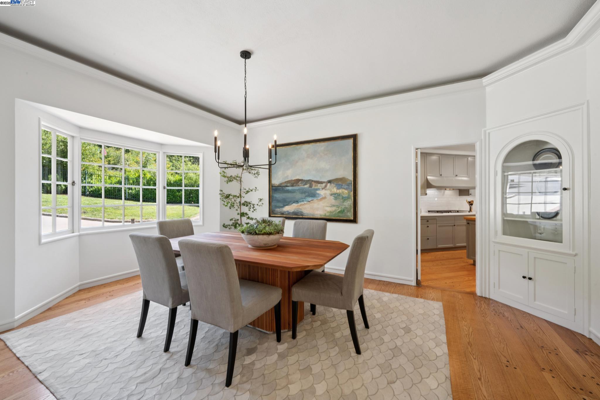 Detail Gallery Image 17 of 60 For 11 Crane Court, Orinda,  CA 94563 - 5 Beds | 5/1 Baths