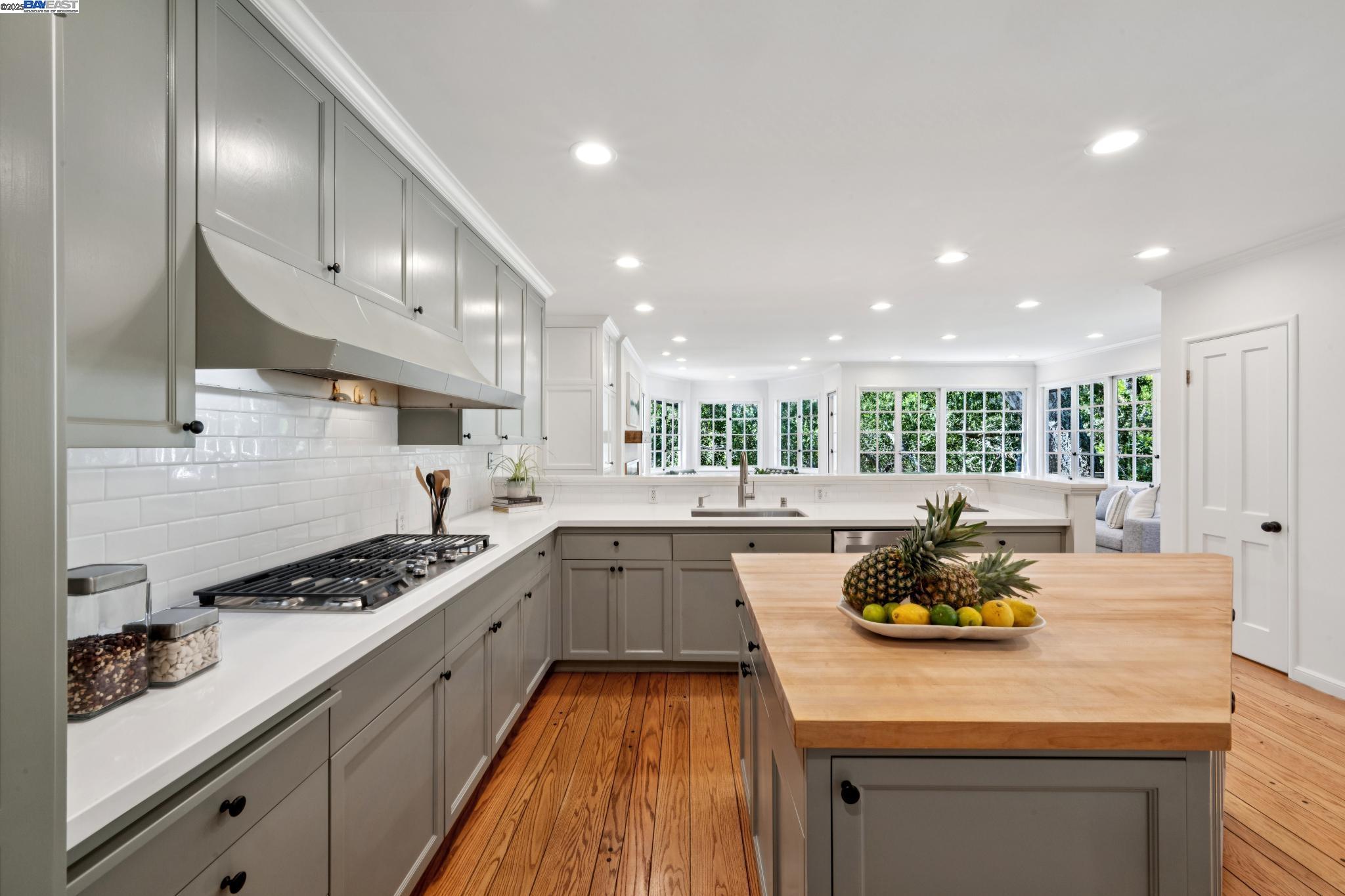 Detail Gallery Image 19 of 60 For 11 Crane Court, Orinda,  CA 94563 - 5 Beds | 5/1 Baths