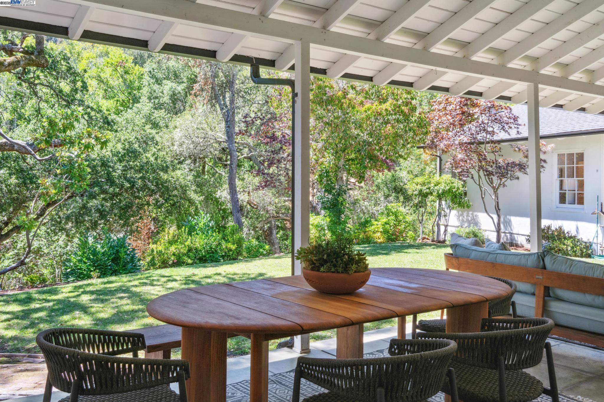 Detail Gallery Image 27 of 60 For 11 Crane Court, Orinda,  CA 94563 - 5 Beds | 5/1 Baths
