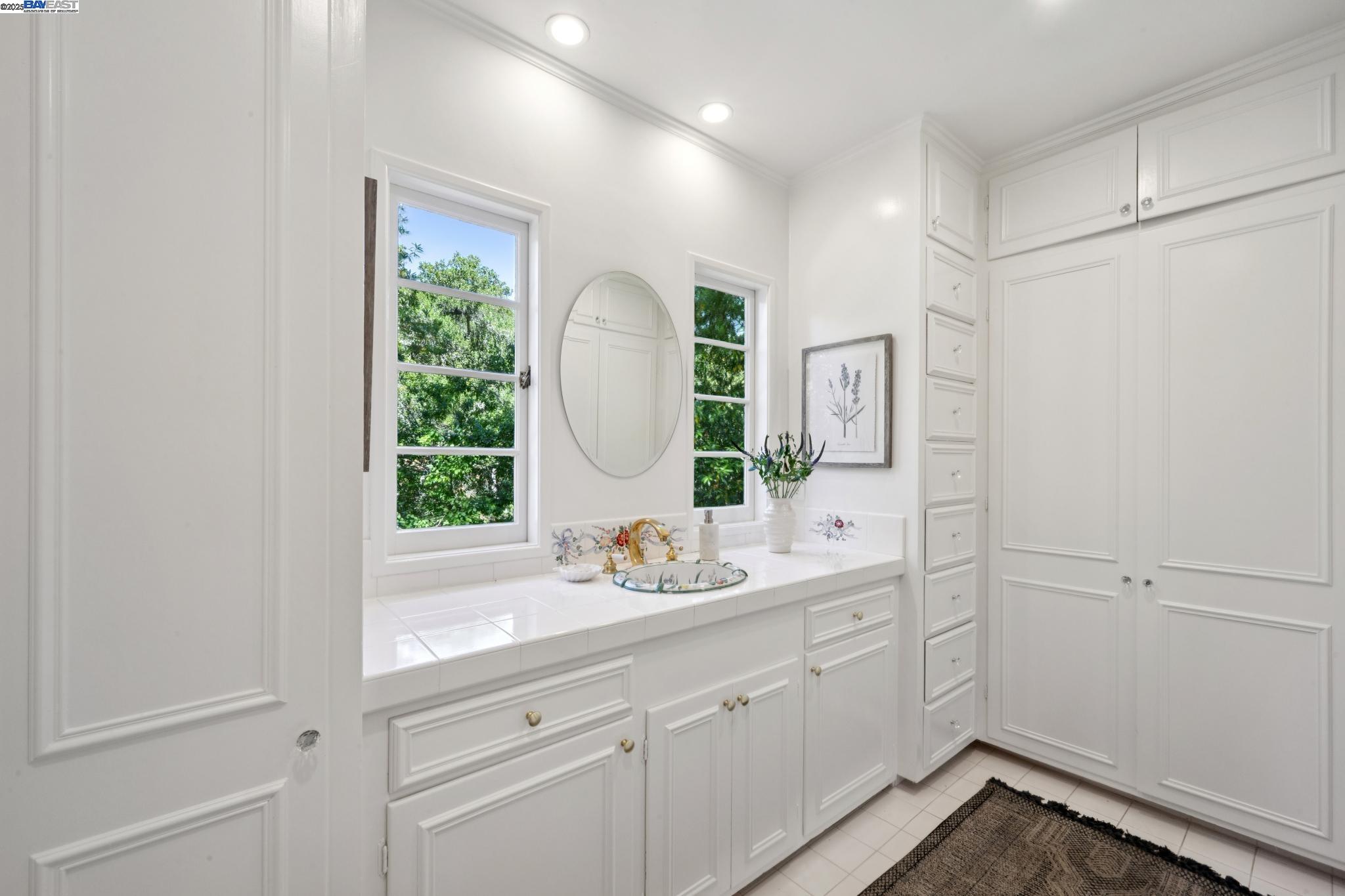 Detail Gallery Image 32 of 60 For 11 Crane Court, Orinda,  CA 94563 - 5 Beds | 5/1 Baths