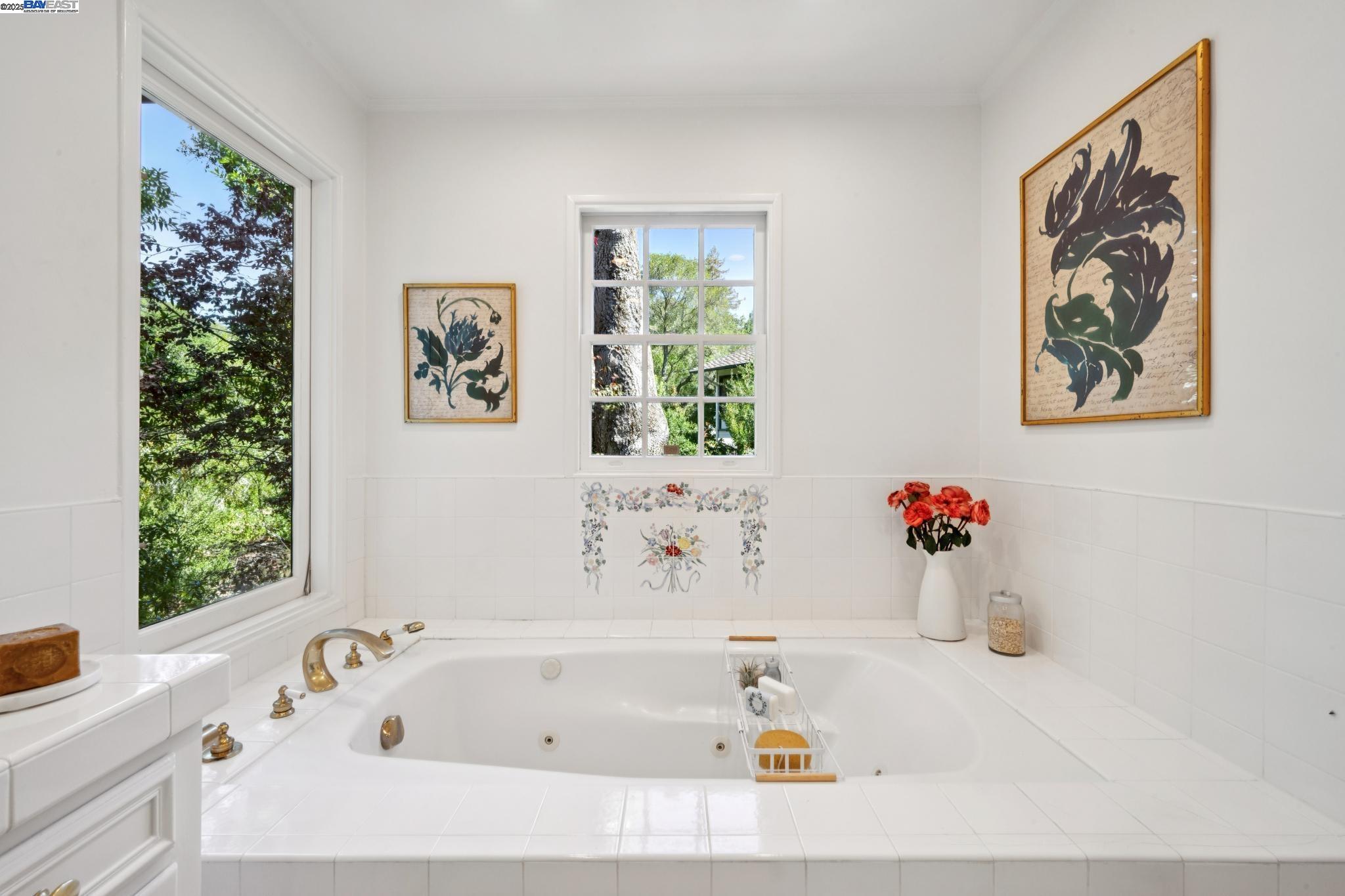 Detail Gallery Image 34 of 60 For 11 Crane Court, Orinda,  CA 94563 - 5 Beds | 5/1 Baths