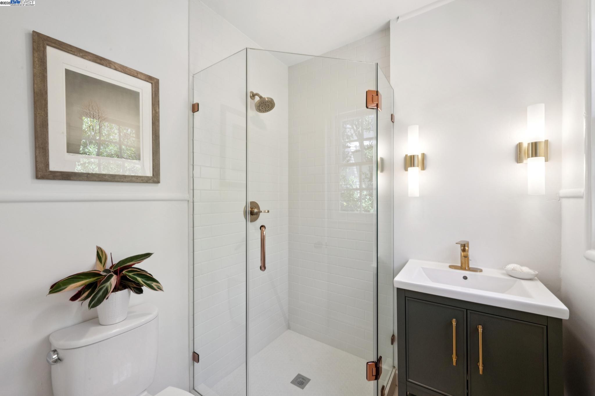 Detail Gallery Image 36 of 60 For 11 Crane Court, Orinda,  CA 94563 - 5 Beds | 5/1 Baths