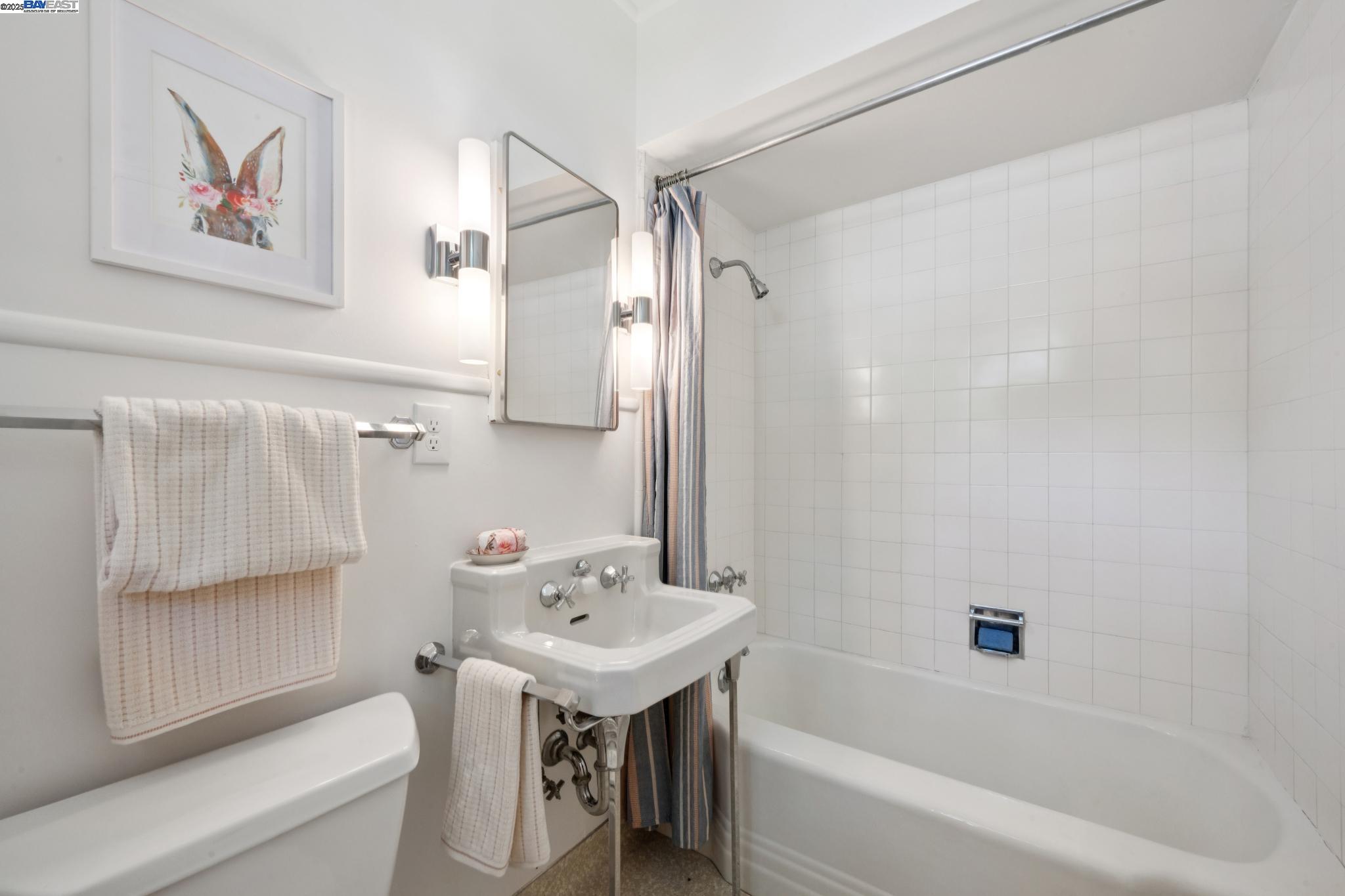 Detail Gallery Image 38 of 60 For 11 Crane Court, Orinda,  CA 94563 - 5 Beds | 5/1 Baths