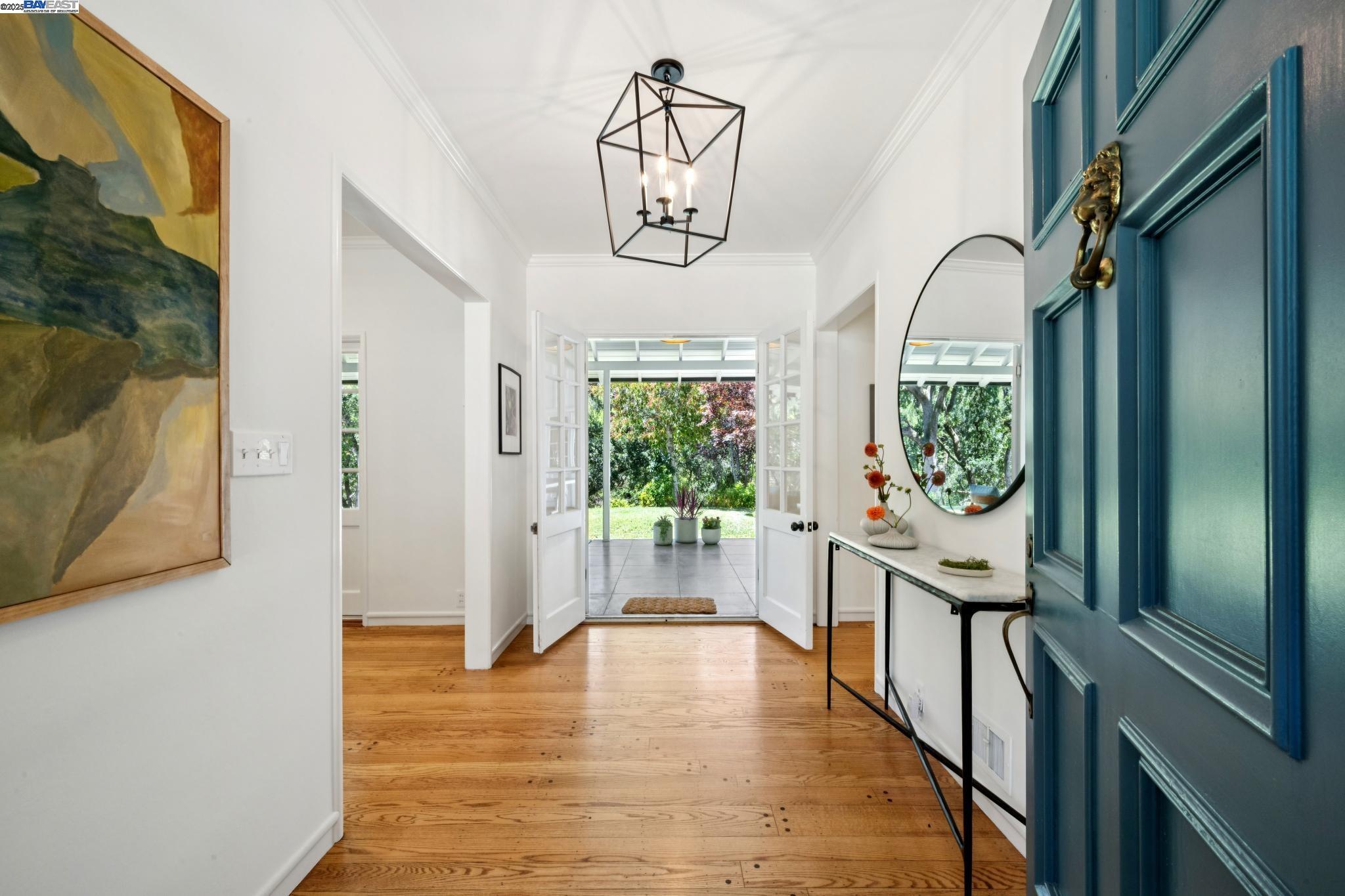 Detail Gallery Image 7 of 60 For 11 Crane Court, Orinda,  CA 94563 - 5 Beds | 5/1 Baths