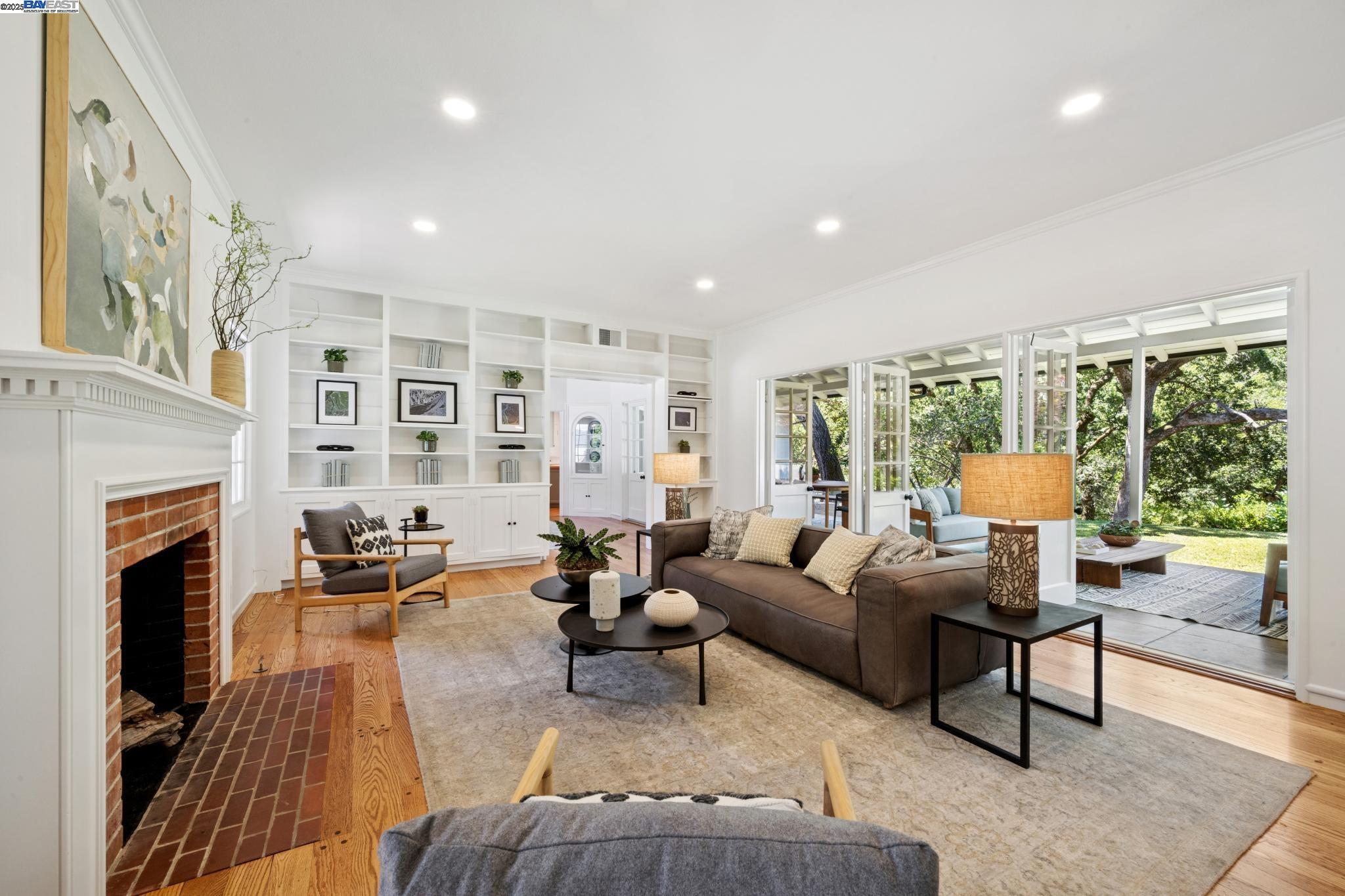 Detail Gallery Image 9 of 60 For 11 Crane Court, Orinda,  CA 94563 - 5 Beds | 5/1 Baths