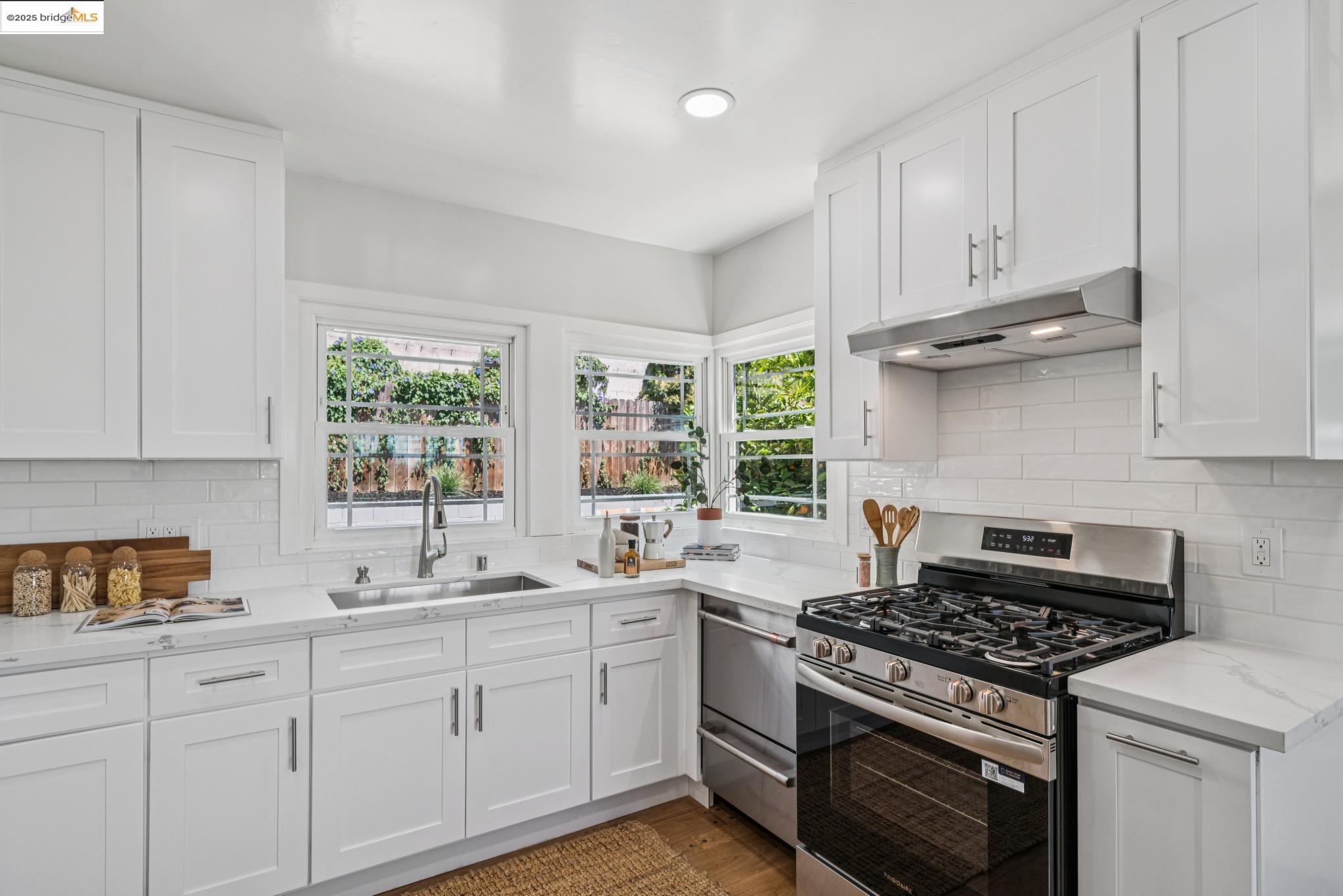 Detail Gallery Image 14 of 56 For 1218 Sandelin Ave, San Leandro,  CA 94577 - 3 Beds | 2 Baths