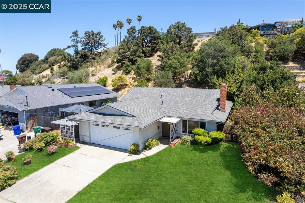 Detail Gallery Image 1 of 47 For 1566 Mann Dr, Pinole,  CA 94564 - 3 Beds | 2 Baths