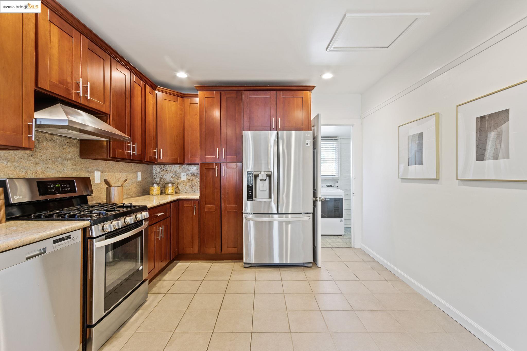 Detail Gallery Image 30 of 47 For 1700 64th Ave, Oakland,  CA 94621 - 2 Beds | 1 Baths